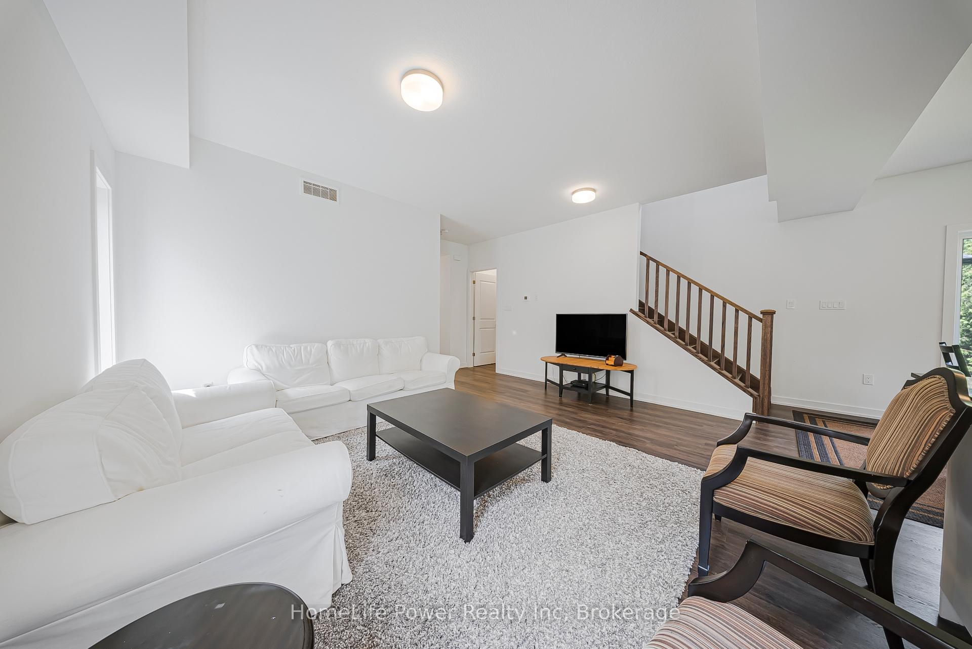 Photo 20 of 17 Ferris Circle, Guelph, Clairfields/Hanlon Business Park — HOMEH