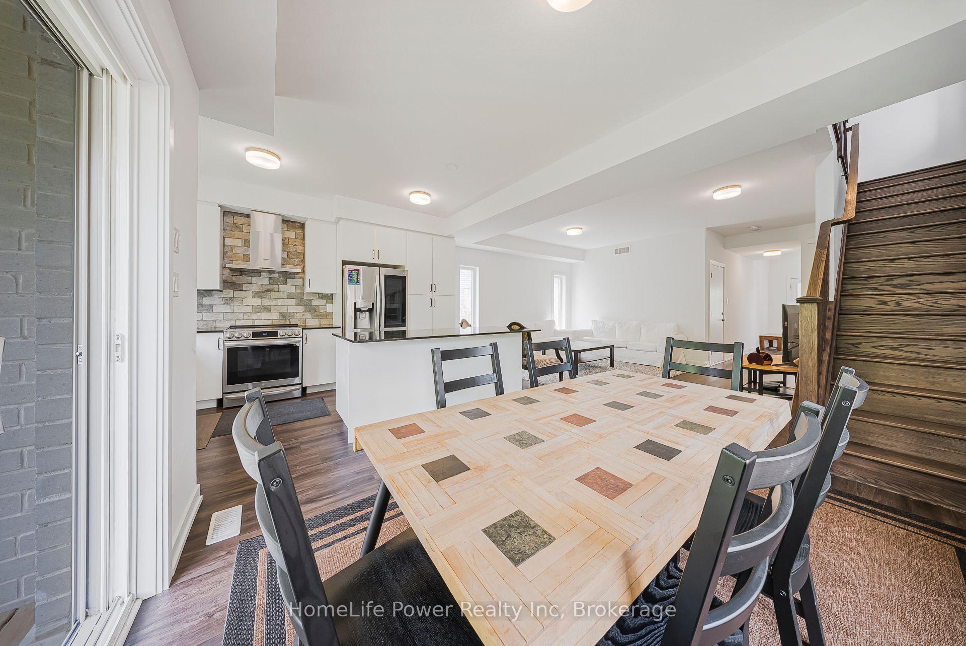 Photo 24 of 17 Ferris Circle, Guelph, Clairfields/Hanlon Business Park — HOMEH