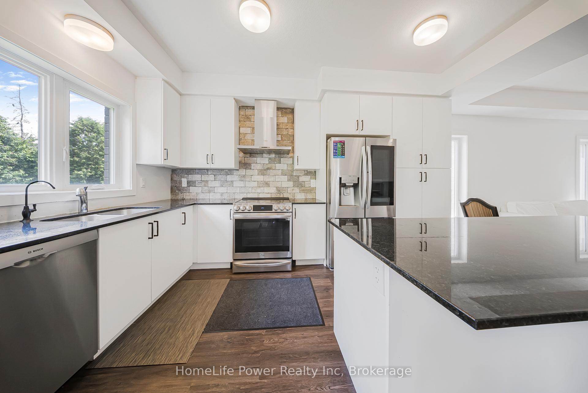 Photo 25 of 17 Ferris Circle, Guelph, Clairfields/Hanlon Business Park — HOMEH