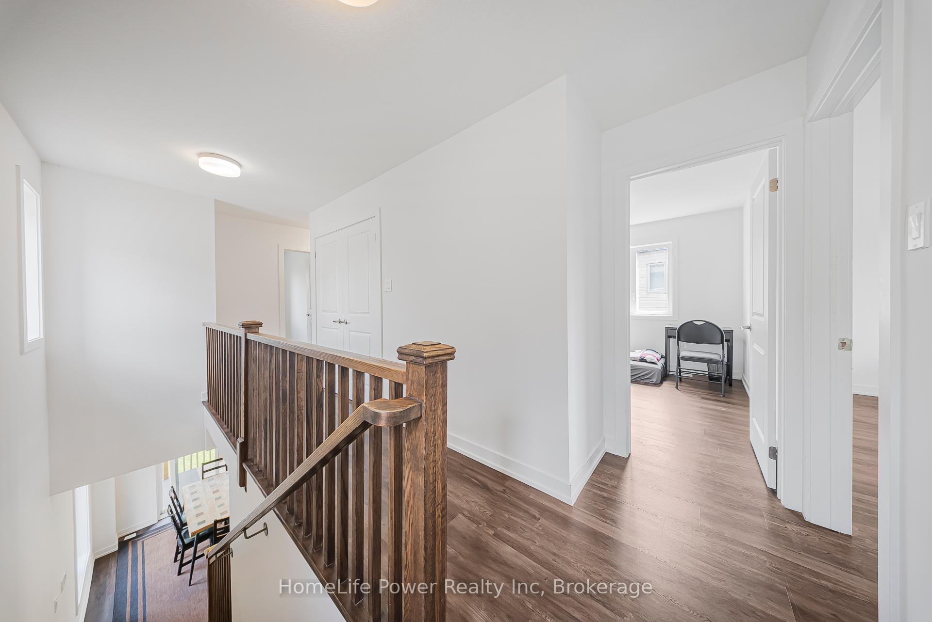 Photo 31 of 17 Ferris Circle, Guelph, Clairfields/Hanlon Business Park — HOMEH