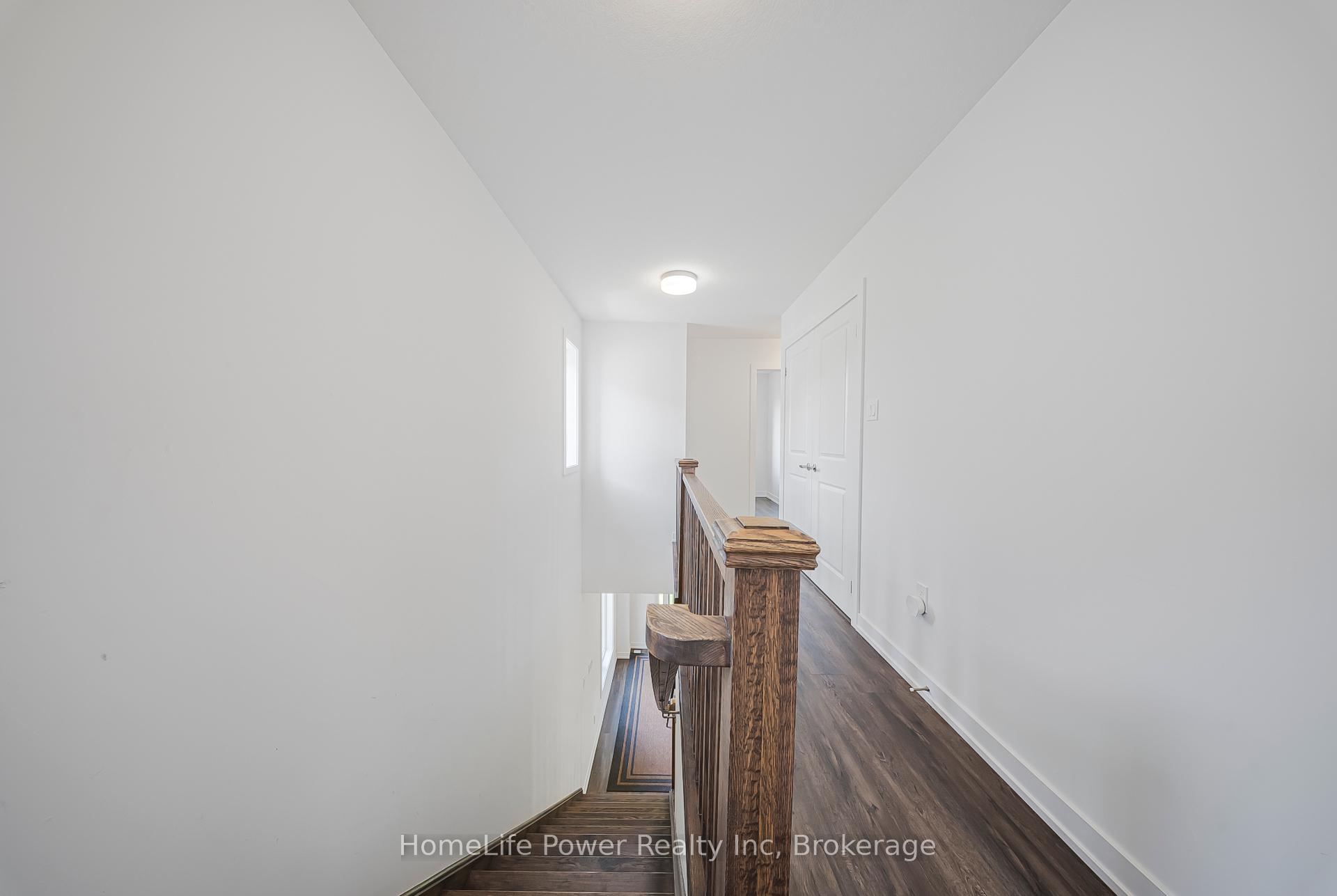 Photo 32 of 17 Ferris Circle, Guelph, Clairfields/Hanlon Business Park — HOMEH