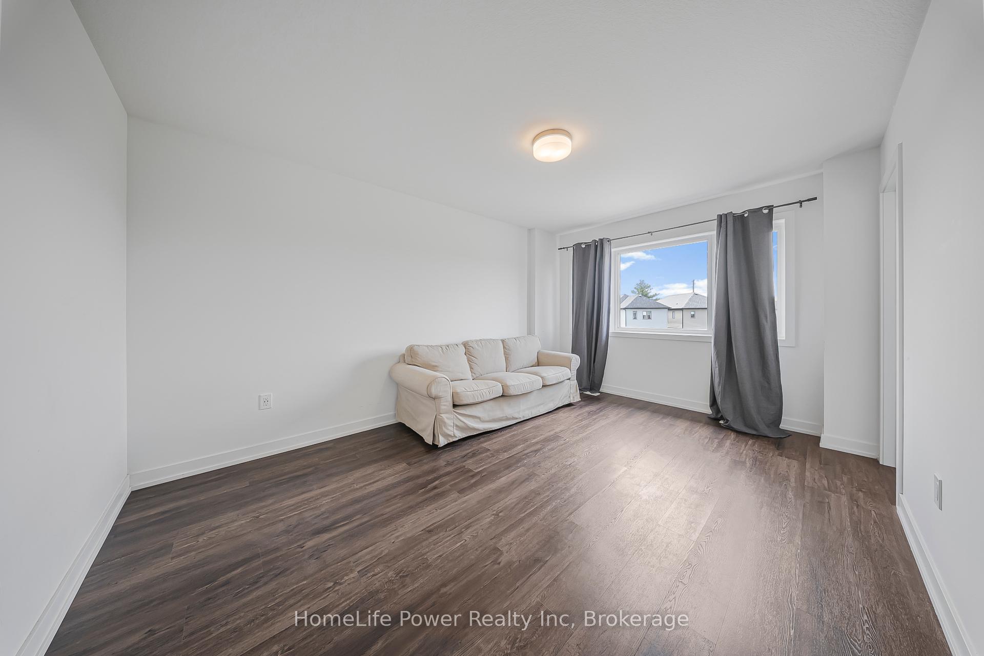 Photo 33 of 17 Ferris Circle, Guelph, Clairfields/Hanlon Business Park — HOMEH