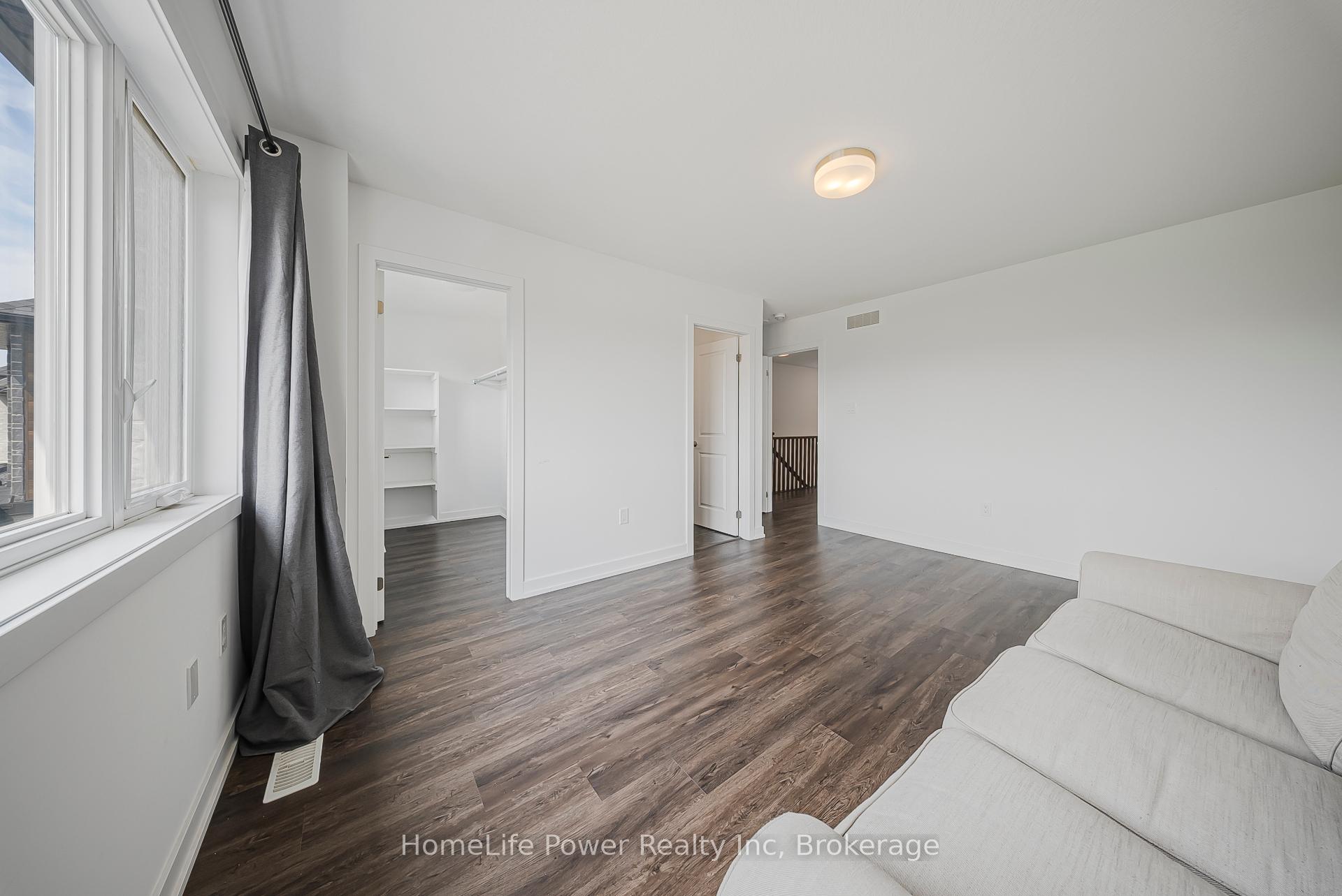 Photo 34 of 17 Ferris Circle, Guelph, Clairfields/Hanlon Business Park — HOMEH