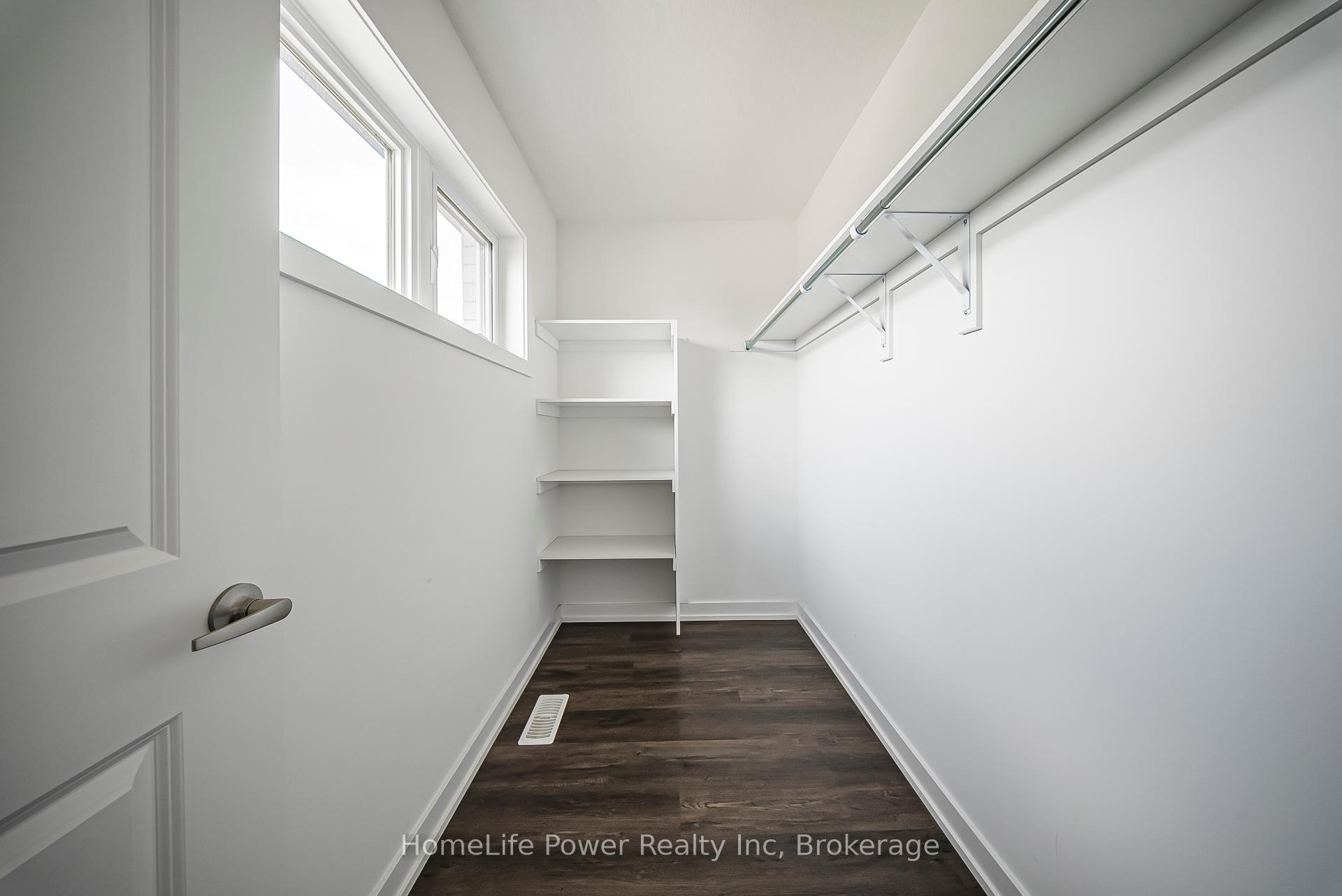 Photo 35 of 17 Ferris Circle, Guelph, Clairfields/Hanlon Business Park — HOMEH