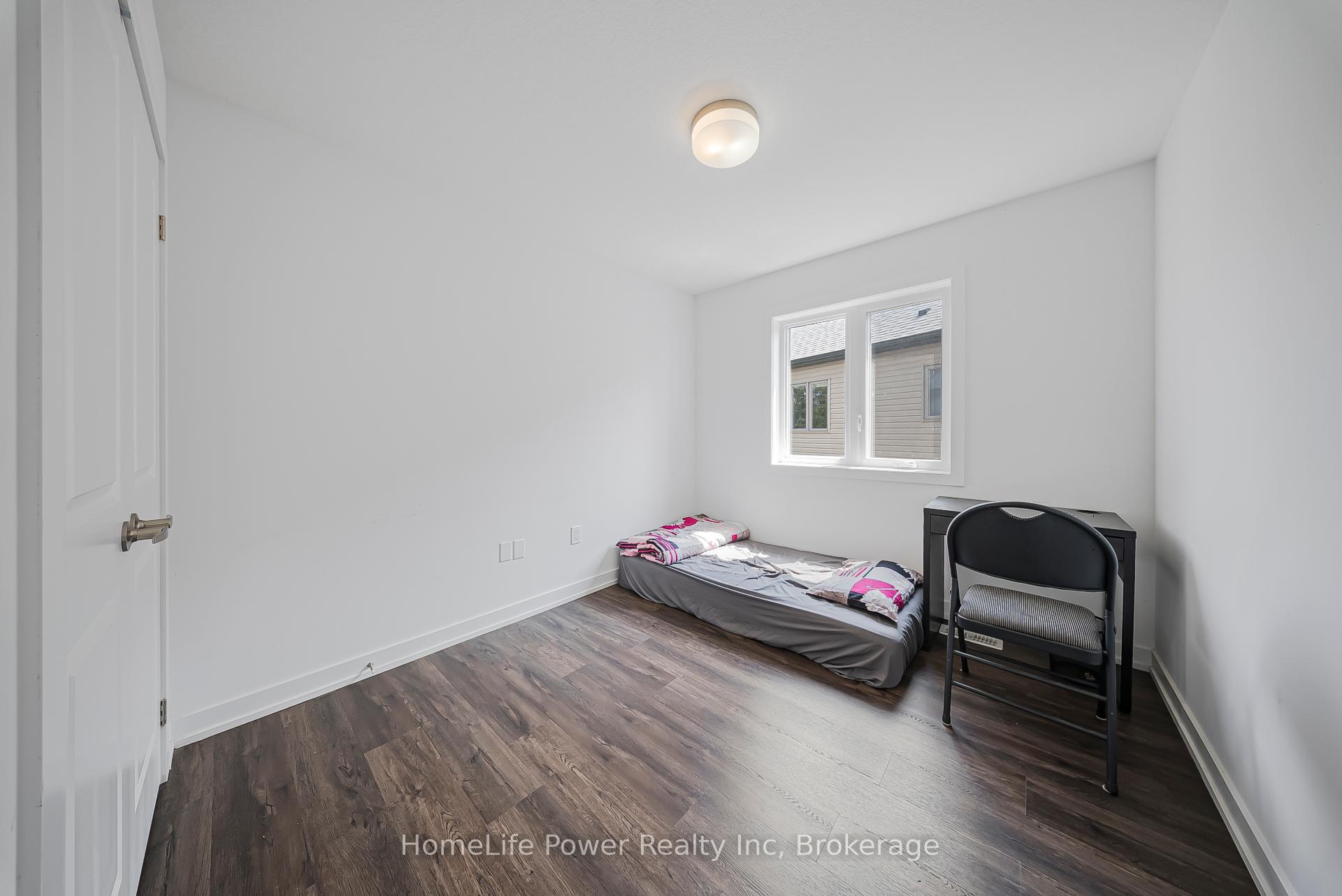 Photo 37 of 17 Ferris Circle, Guelph, Clairfields/Hanlon Business Park — HOMEH