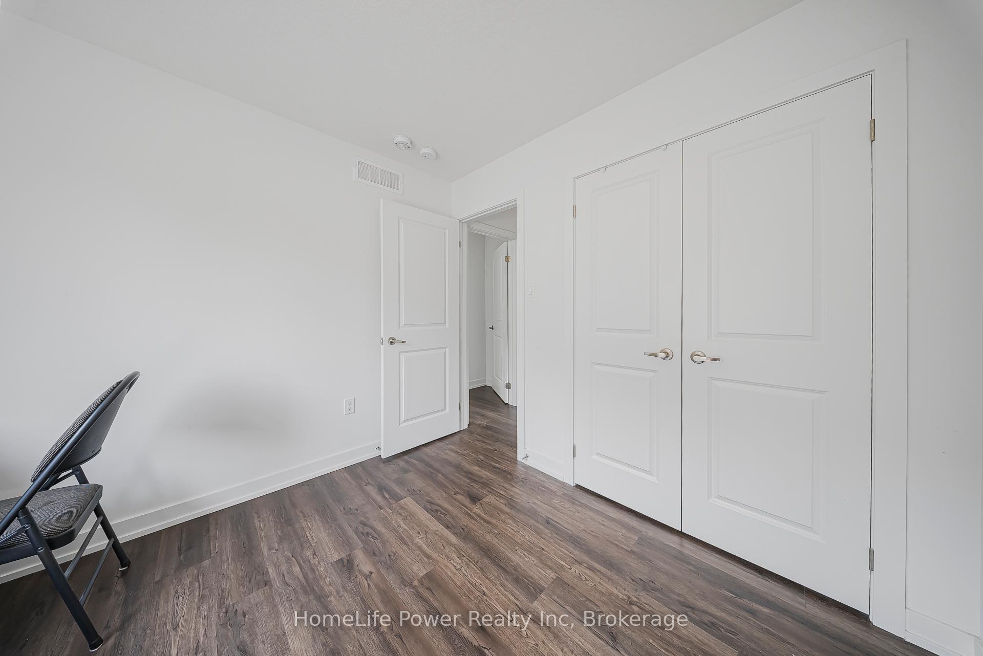 Photo 38 of 17 Ferris Circle, Guelph, Clairfields/Hanlon Business Park — HOMEH