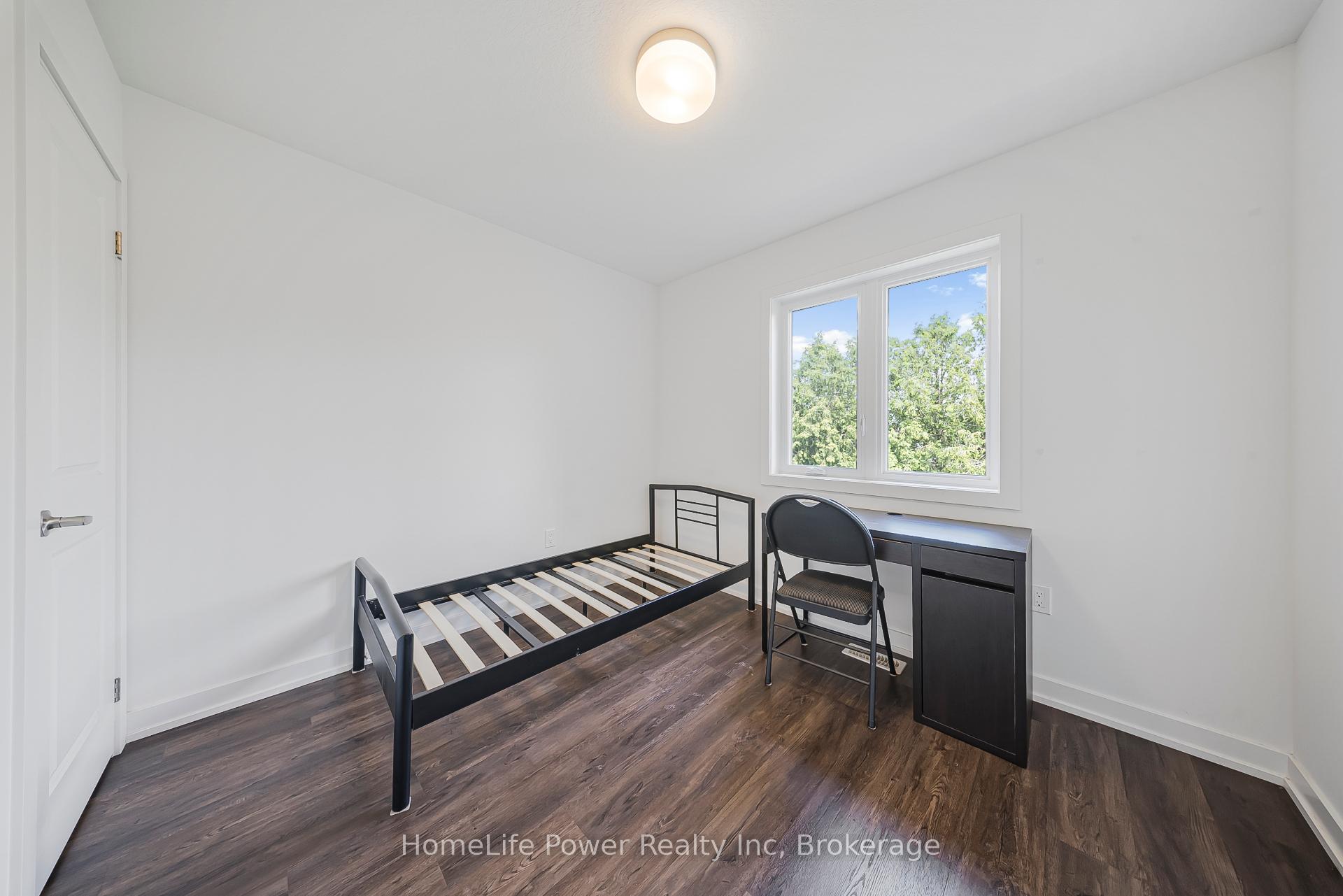 Photo 39 of 17 Ferris Circle, Guelph, Clairfields/Hanlon Business Park — HOMEH