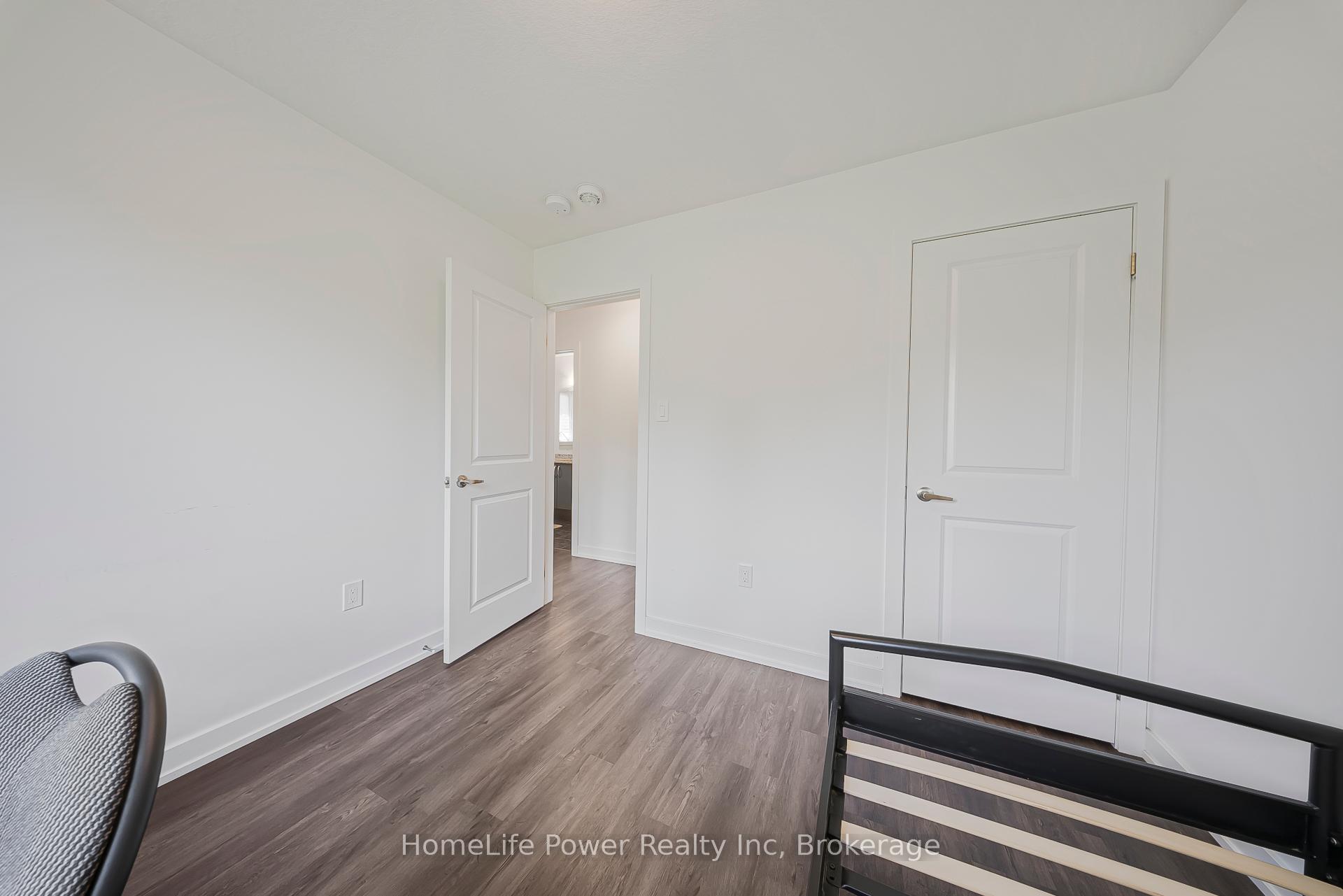 Photo 40 of 17 Ferris Circle, Guelph, Clairfields/Hanlon Business Park — HOMEH