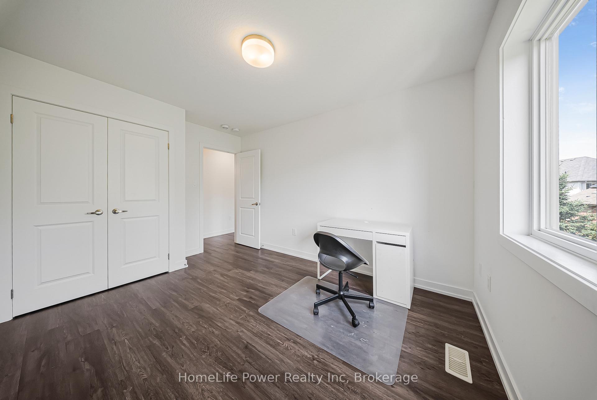 Photo 42 of 17 Ferris Circle, Guelph, Clairfields/Hanlon Business Park — HOMEH