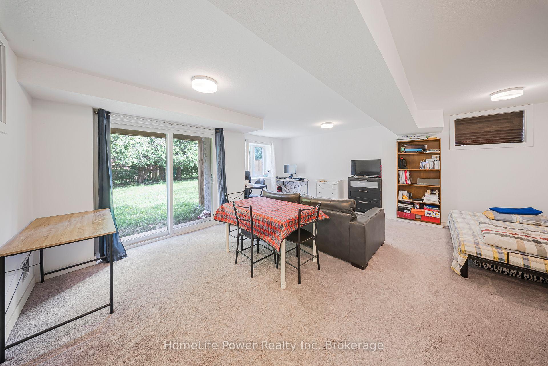 Photo 44 of 17 Ferris Circle, Guelph, Clairfields/Hanlon Business Park — HOMEH