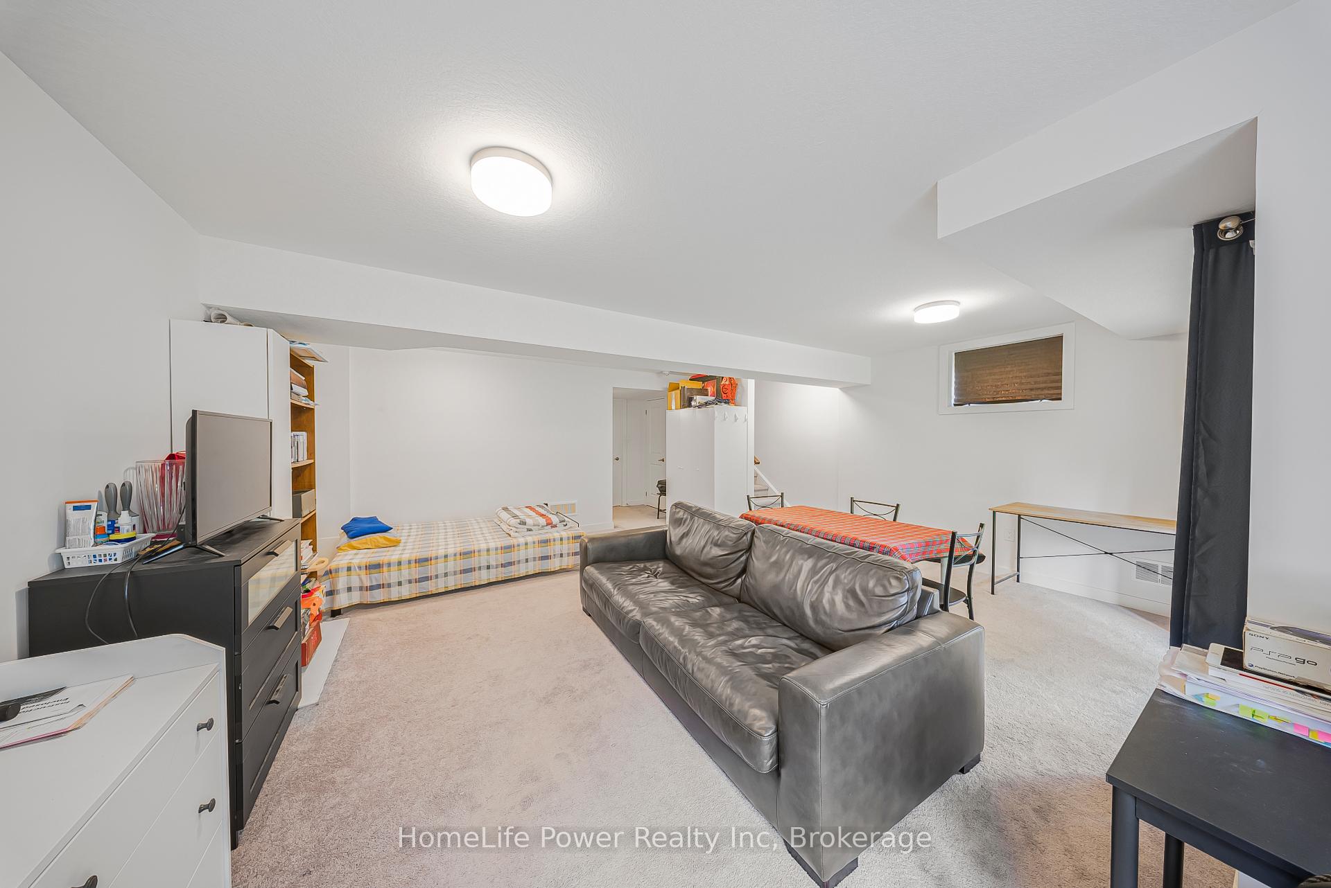 Photo 46 of 17 Ferris Circle, Guelph, Clairfields/Hanlon Business Park — HOMEH