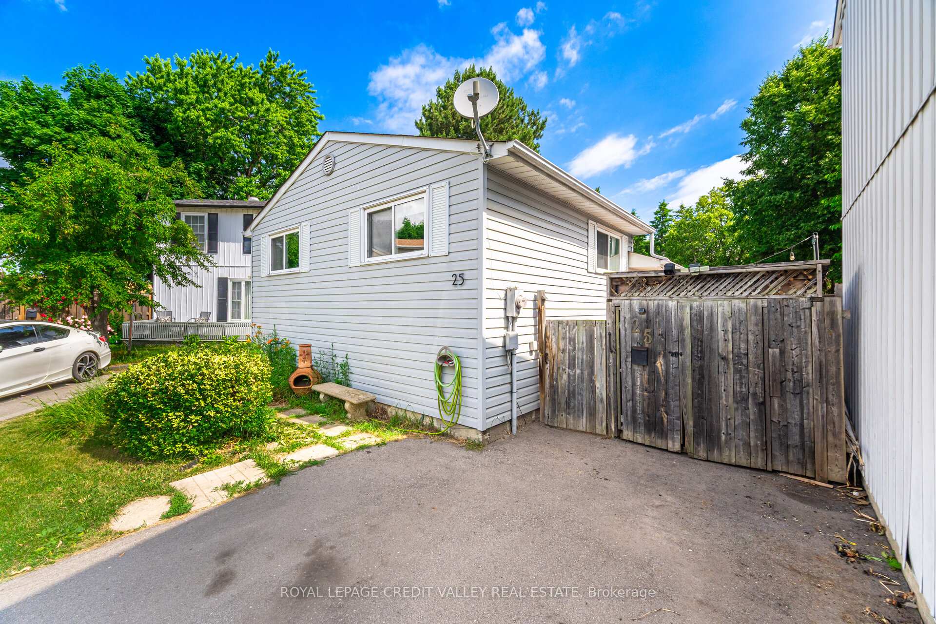 Photo 2 of 25 Huntingwood Crescent, Brampton, Central Park — HOMEH