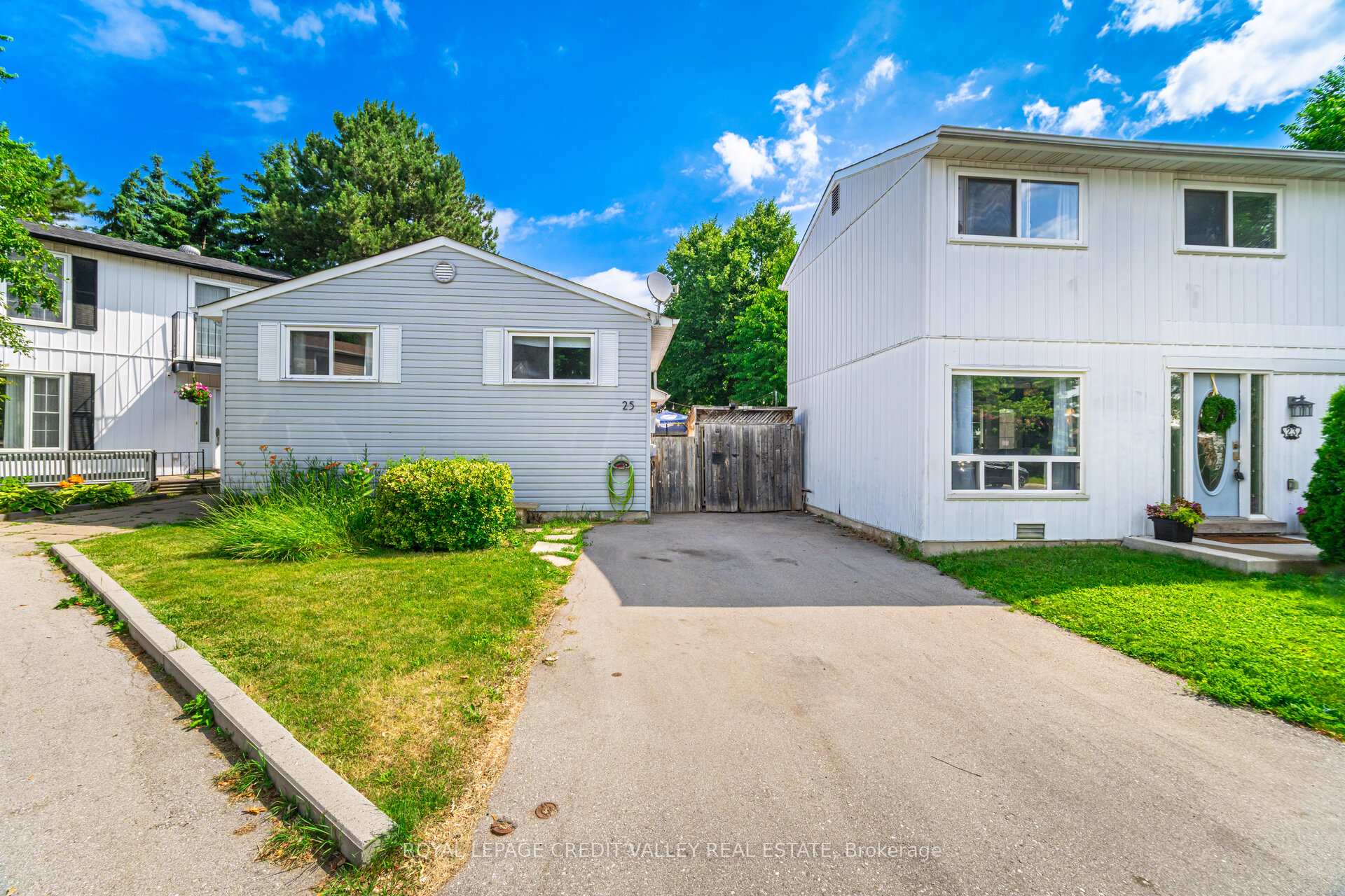 Photo 11 of 25 Huntingwood Crescent, Brampton, Central Park — HOMEH