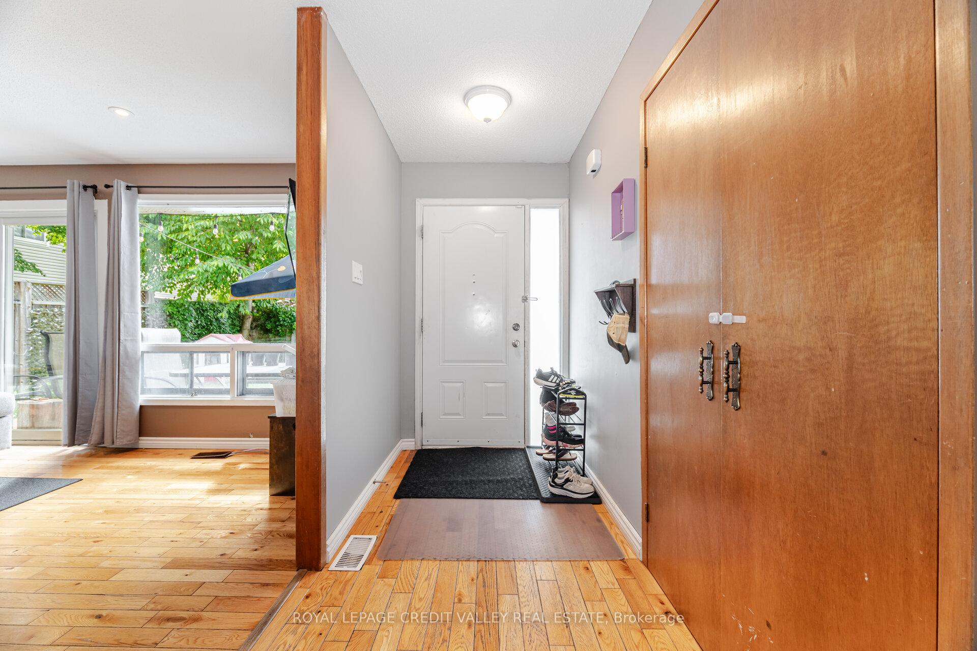 Photo 9 of 25 Huntingwood Crescent, Brampton, Central Park — HOMEH