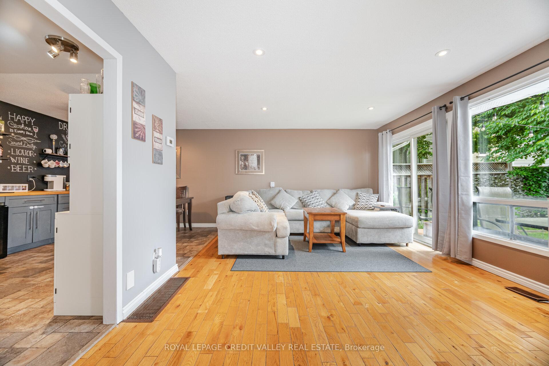 Photo 10 of 25 Huntingwood Crescent, Brampton, Central Park — HOMEH