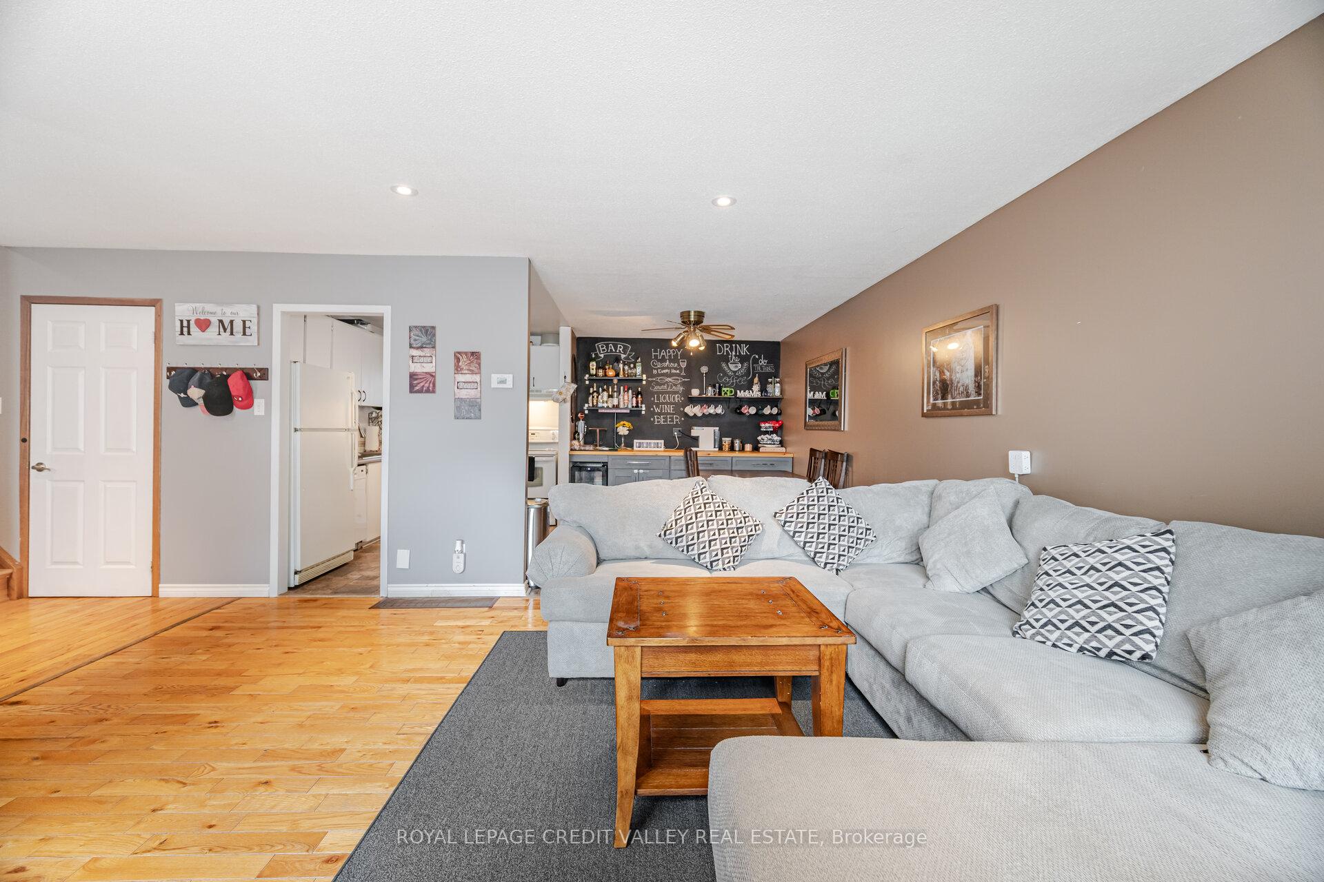 Photo 12 of 25 Huntingwood Crescent, Brampton, Central Park — HOMEH