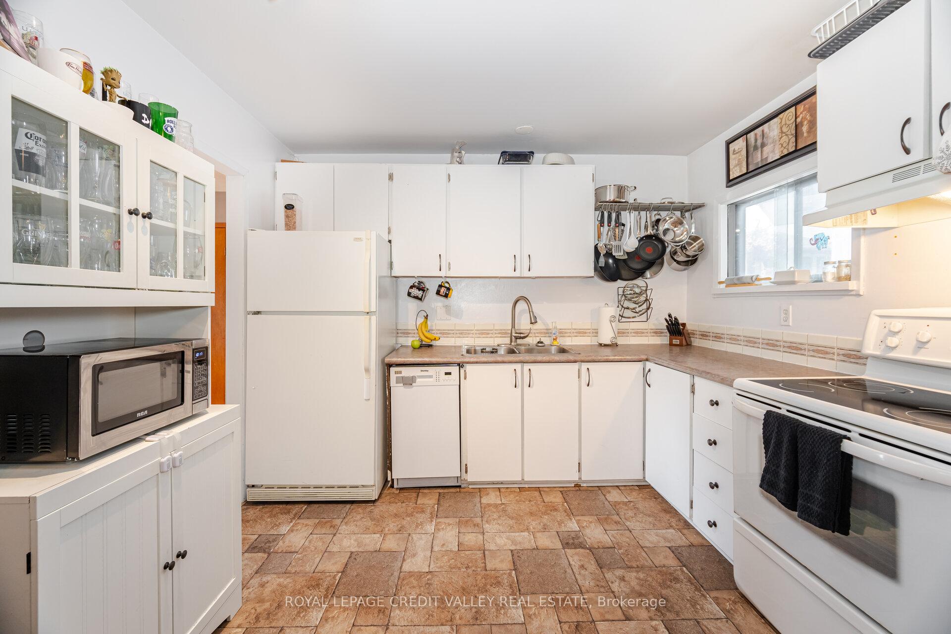 Photo 16 of 25 Huntingwood Crescent, Brampton, Central Park — HOMEH