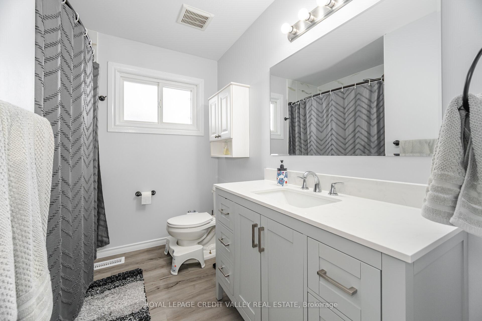 Photo 21 of 25 Huntingwood Crescent, Brampton, Central Park — HOMEH