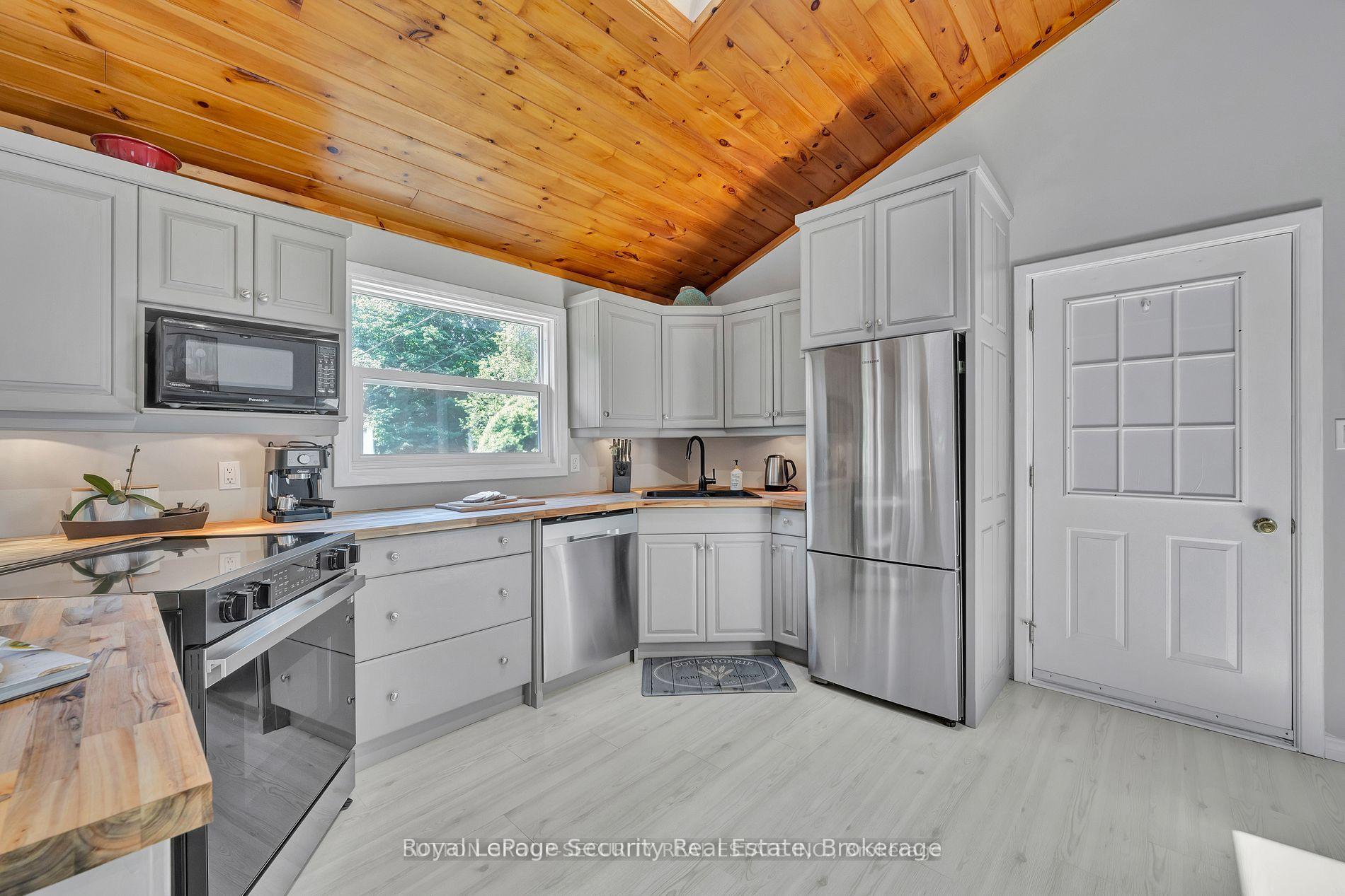 Photo 5 of 48 Jackman Road, Clarington, Bowmanville — HOMEH