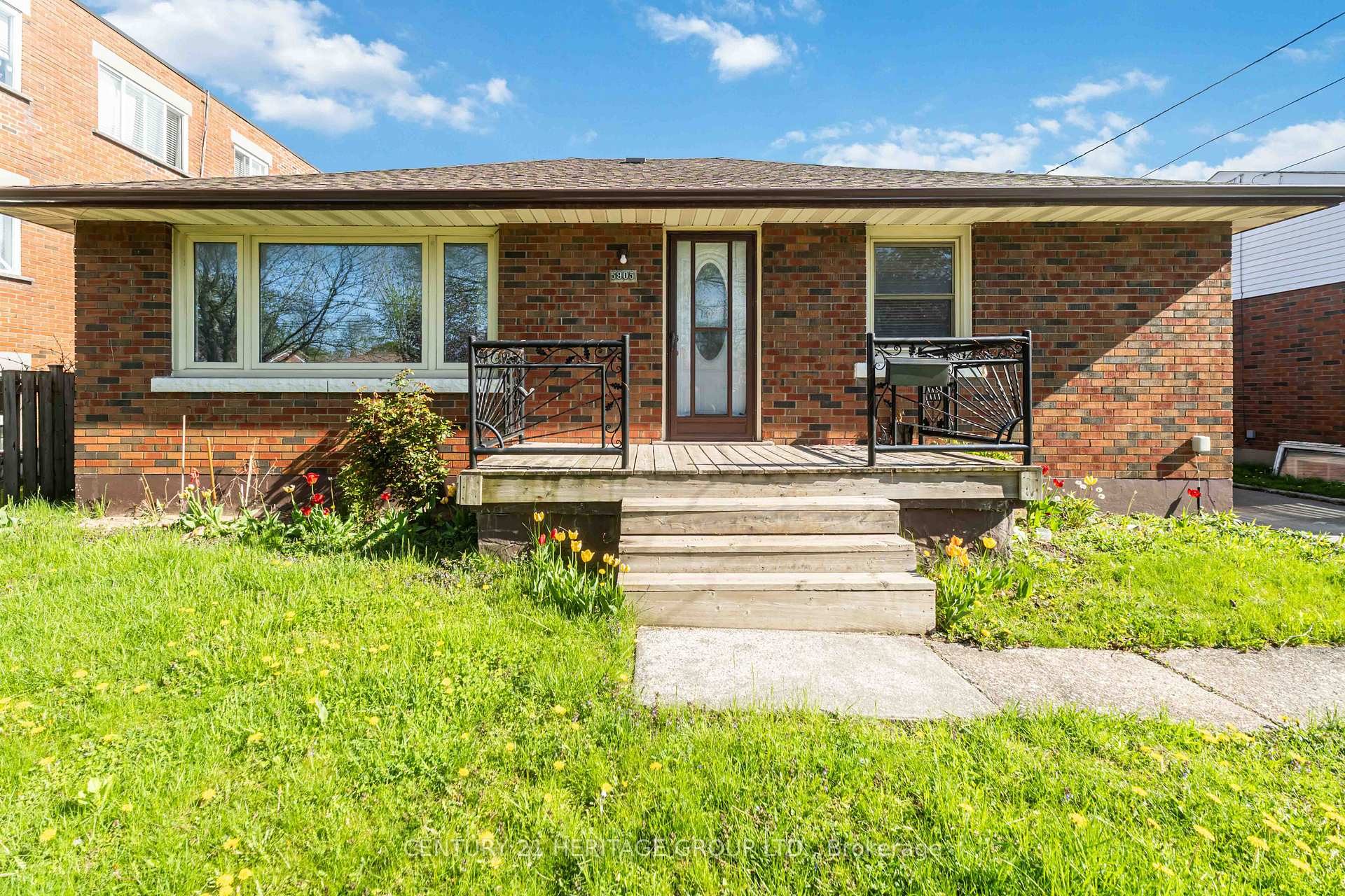 Front of 5905 Valley Way