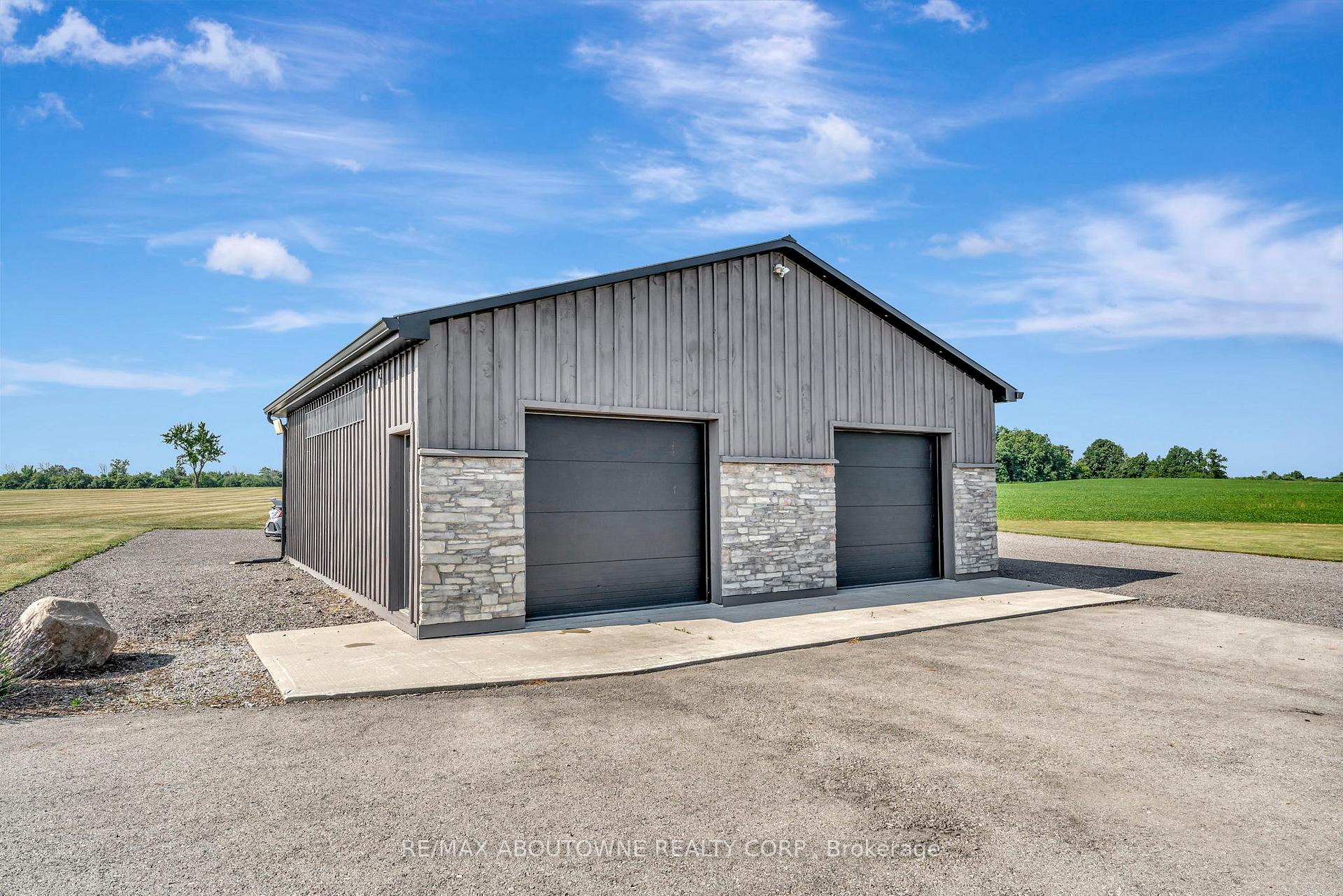 Photo 2 of 8301 Leeming Road, Hamilton, Mount Hope — HOMEH