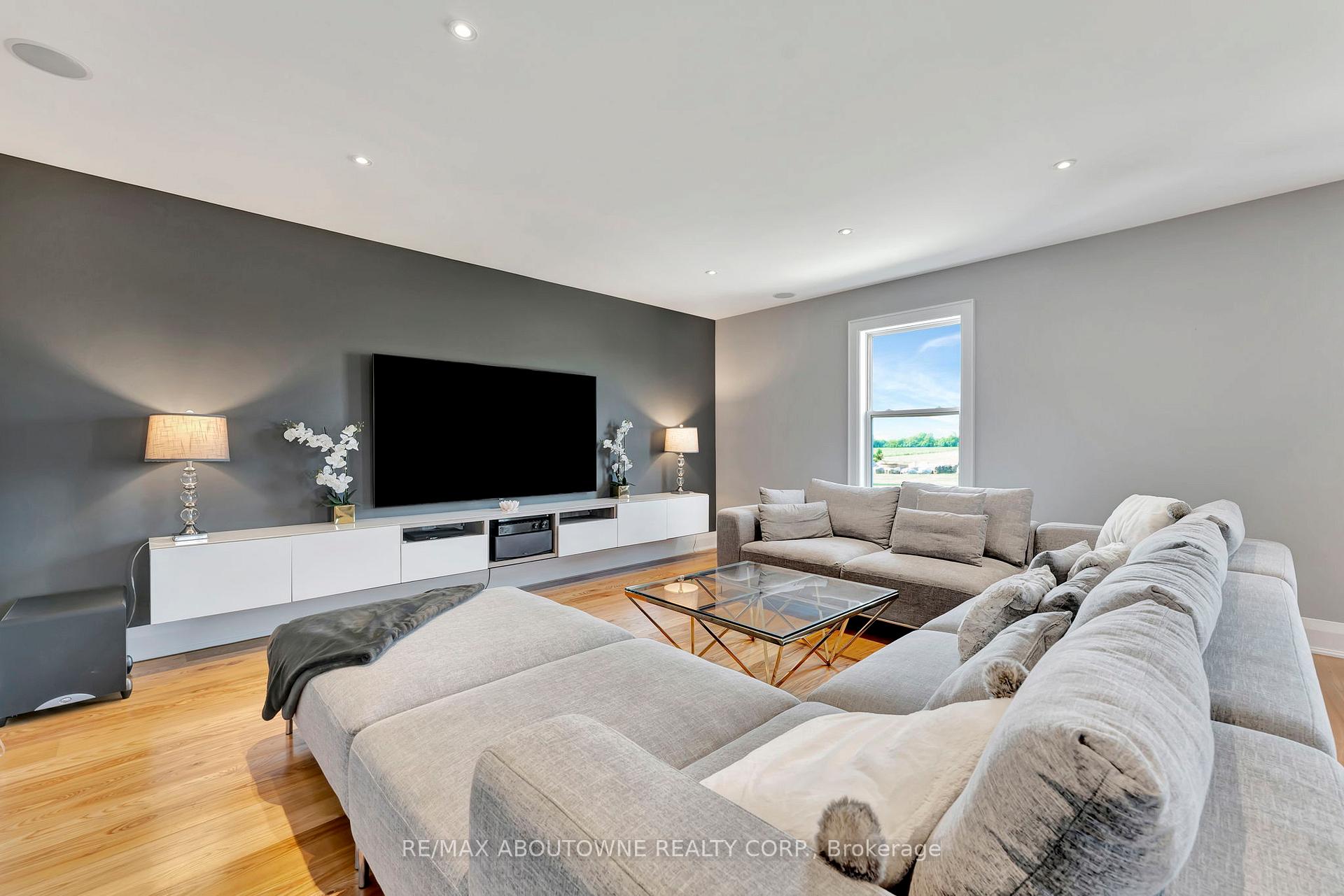 Photo 38 of 8301 Leeming Road, Hamilton, Mount Hope — HOMEH