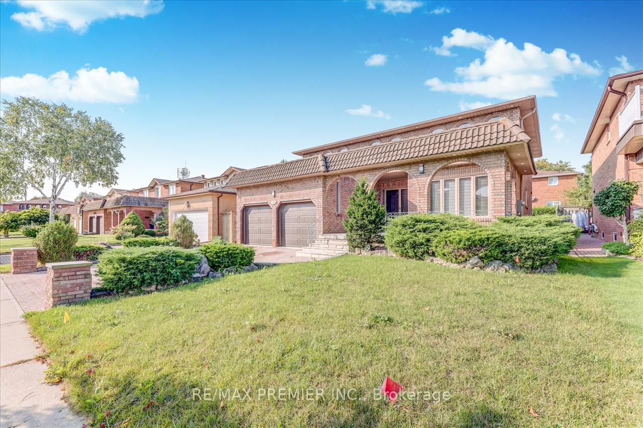 Photo 4 of 99 Benjamin Drive, Vaughan, East Woodbridge — HOMEH