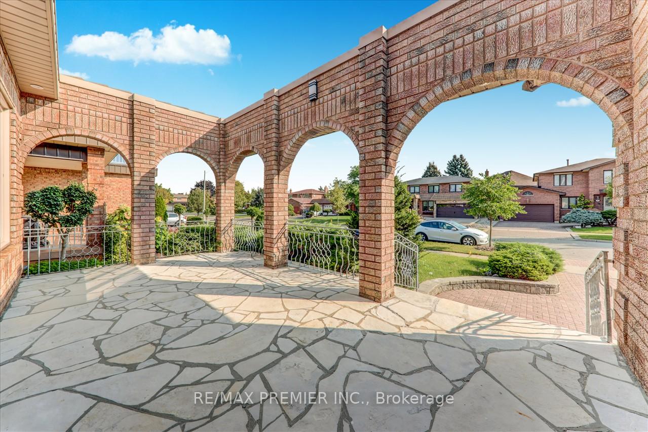 Photo 14 of 99 Benjamin Drive, Vaughan, East Woodbridge — HOMEH
