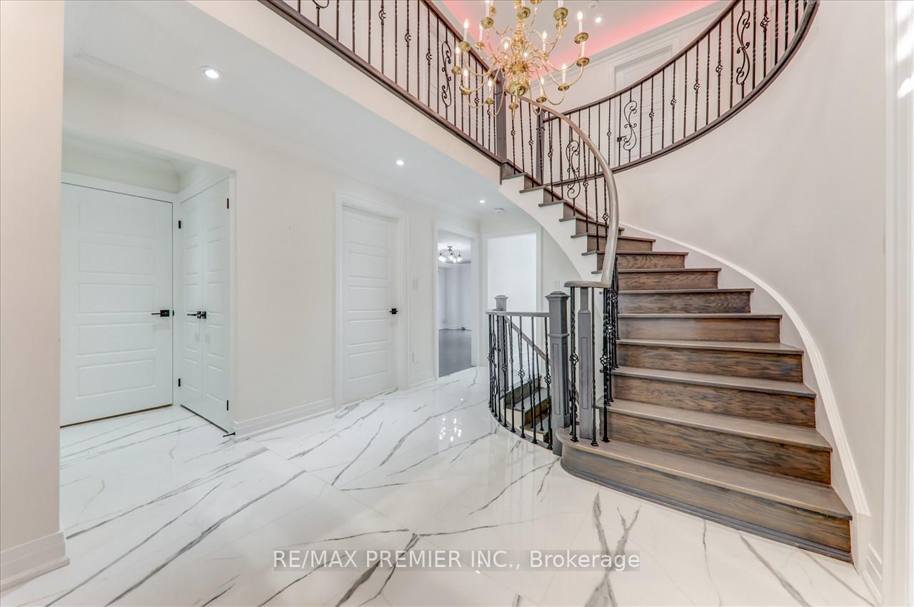 Photo 5 of 99 Benjamin Drive, Vaughan, East Woodbridge — HOMEH