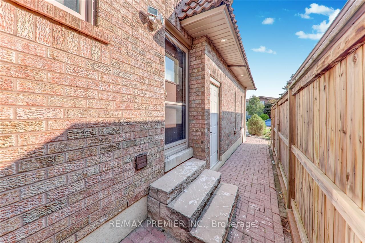 Photo 32 of 99 Benjamin Drive, Vaughan, East Woodbridge — HOMEH