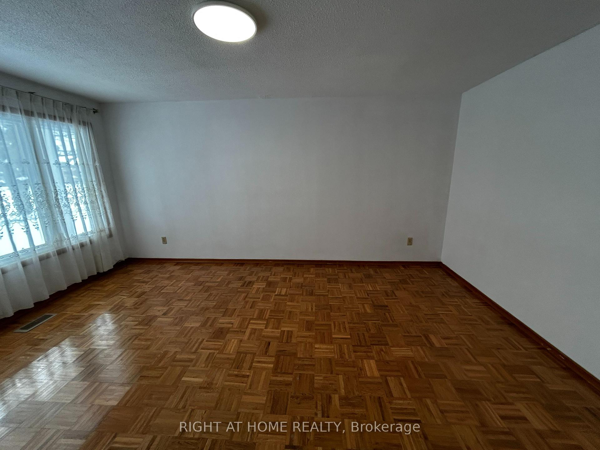 Photo 8 of 106 Belwood Crescent, Kitchener — HOMEH