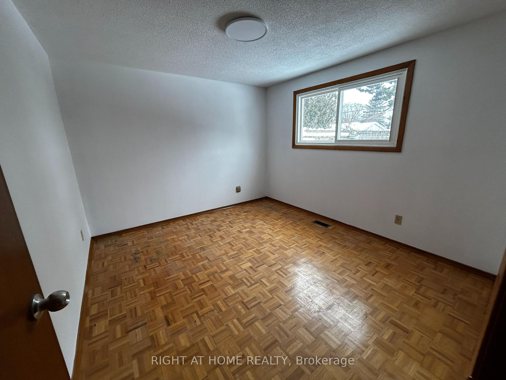 Photo 9 of 106 Belwood Crescent, Kitchener — HOMEH