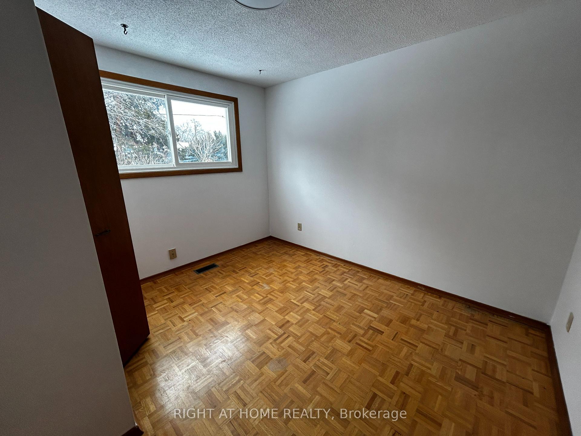 Photo 11 of 106 Belwood Crescent, Kitchener — HOMEH