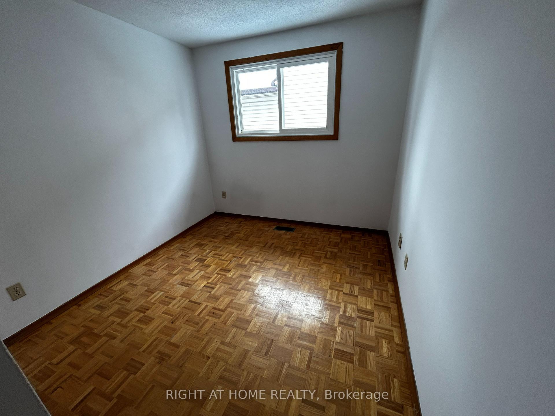 Photo 5 of 106 Belwood Crescent, Kitchener — HOMEH