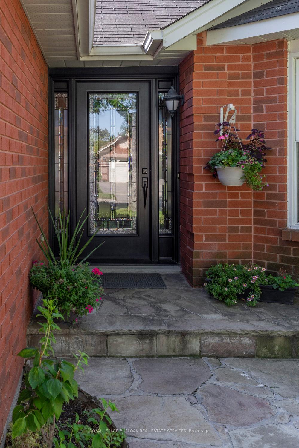Photo 3 of 1142 Augustus Drive, Burlington, Brant — HOMEH