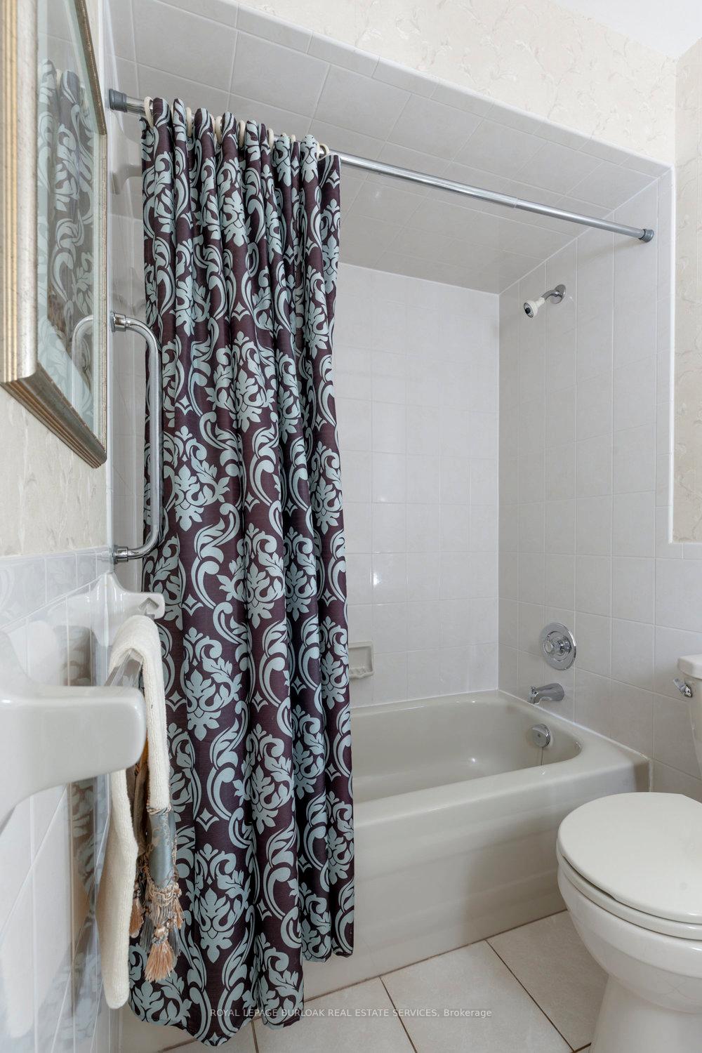 Photo 24 of 1142 Augustus Drive, Burlington, Brant — HOMEH