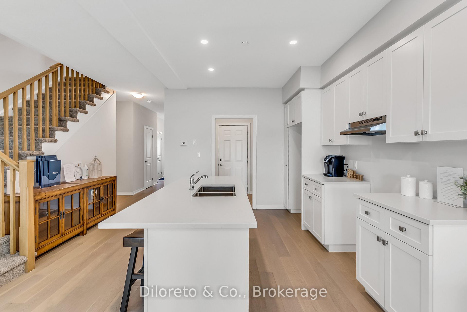 Photo 5 of 31 Bromley Drive, St. Catharines, Port Weller — HOMEH