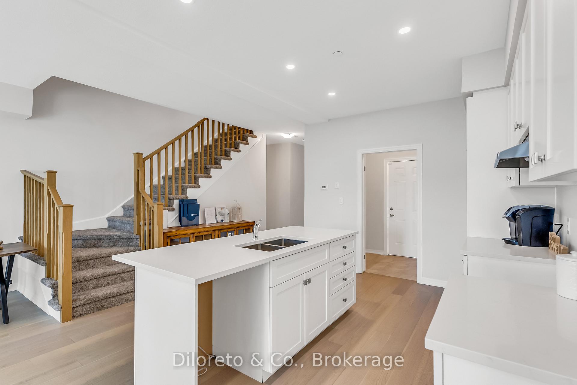 Photo 15 of 31 Bromley Drive, St. Catharines, Port Weller — HOMEH
