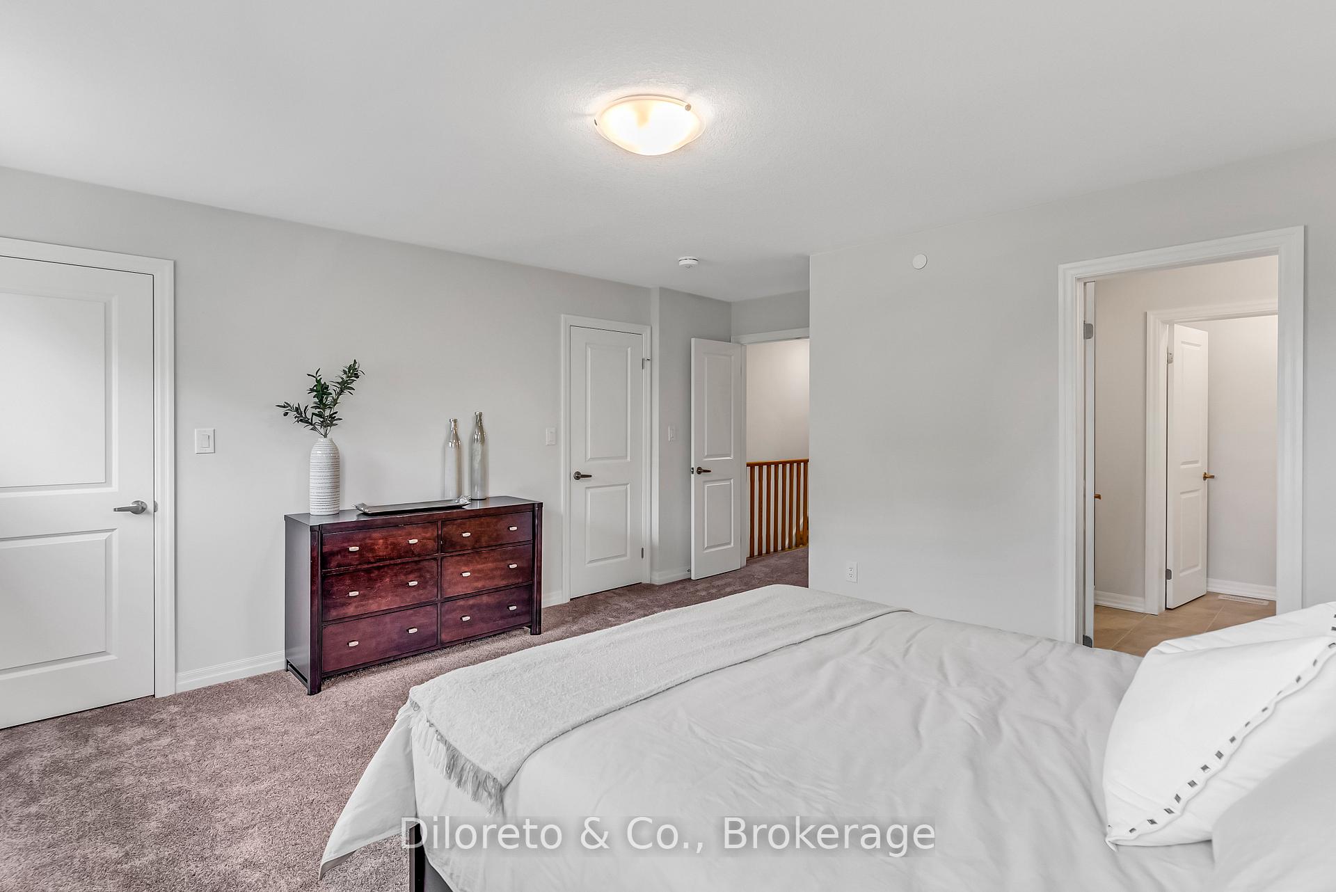Photo 23 of 31 Bromley Drive, St. Catharines, Port Weller — HOMEH