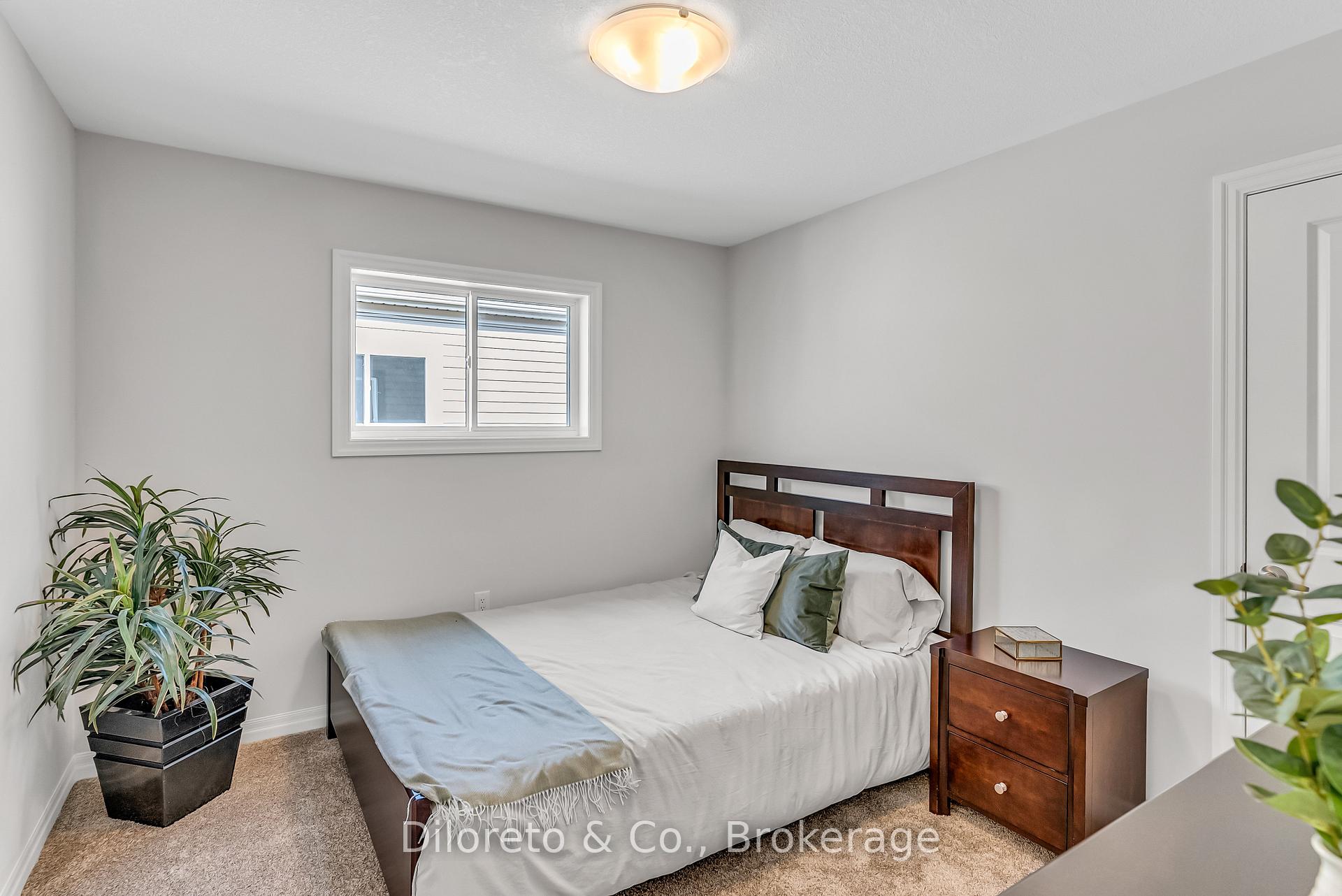 Photo 35 of 31 Bromley Drive, St. Catharines, Port Weller — HOMEH