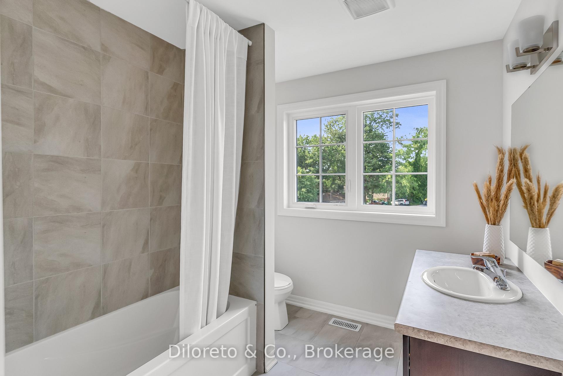 Photo 34 of 31 Bromley Drive, St. Catharines, Port Weller — HOMEH