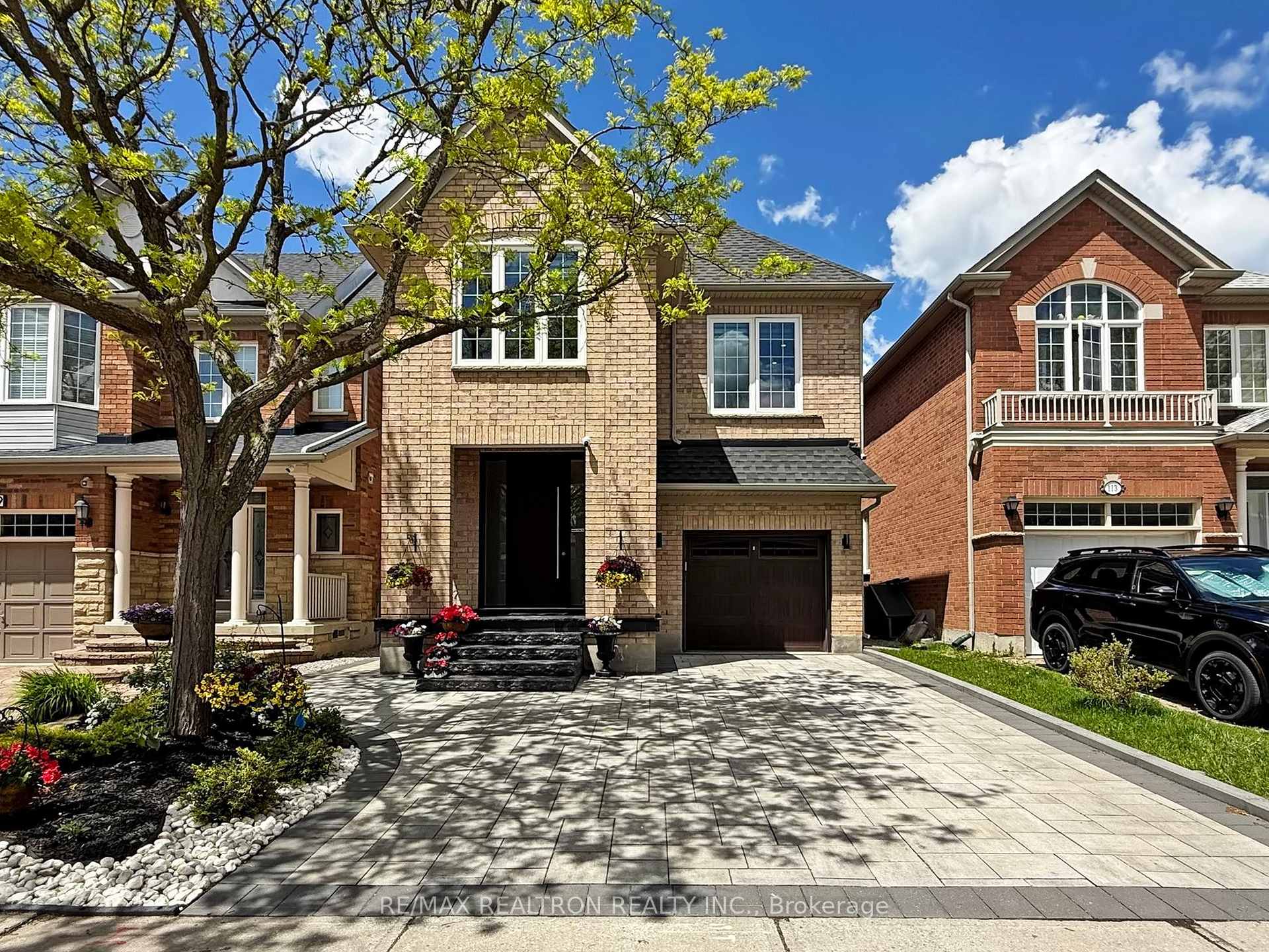 Front of 115 Bentoak Crescent
