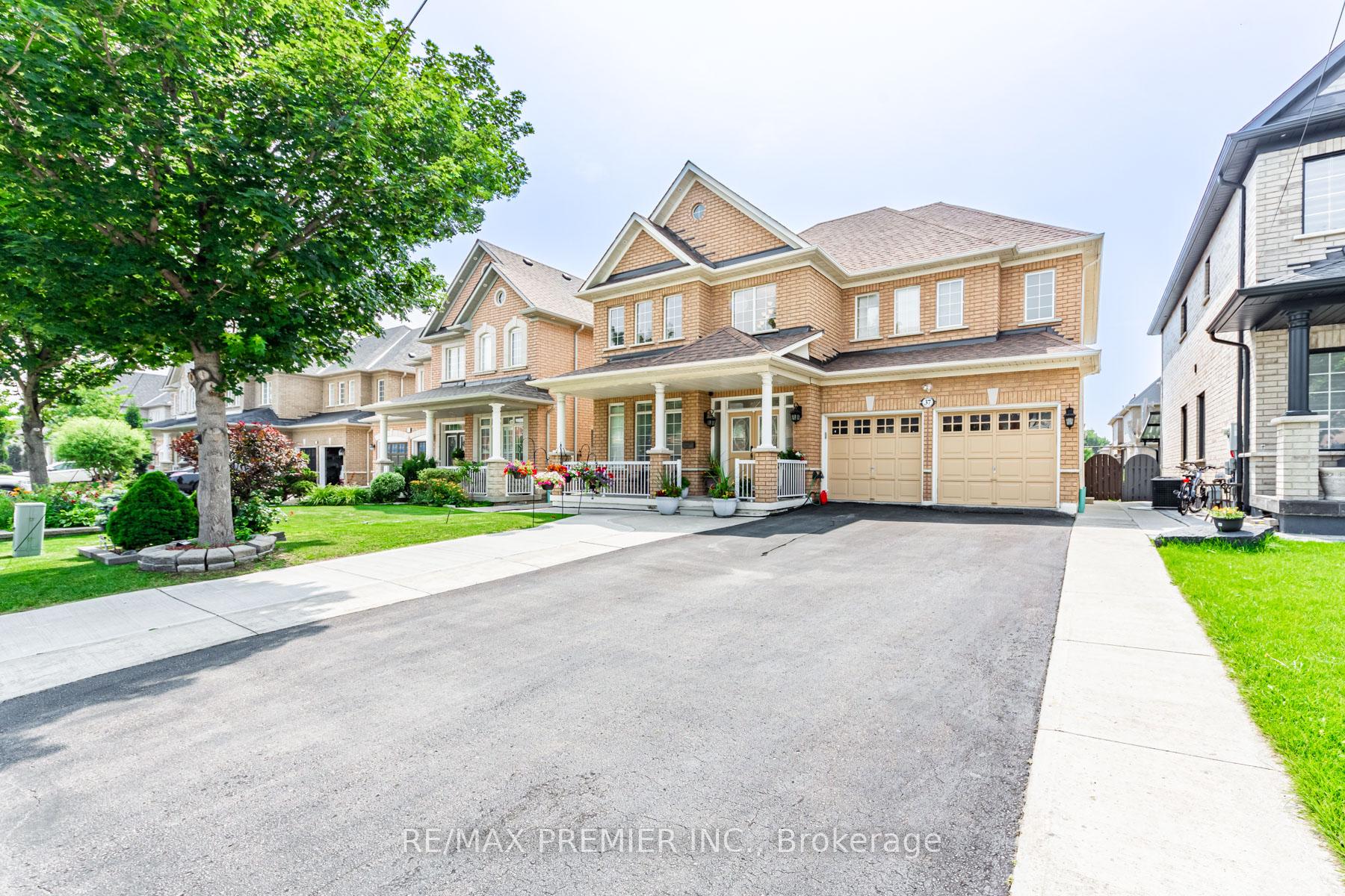 Front of 37 Colombo Crescent