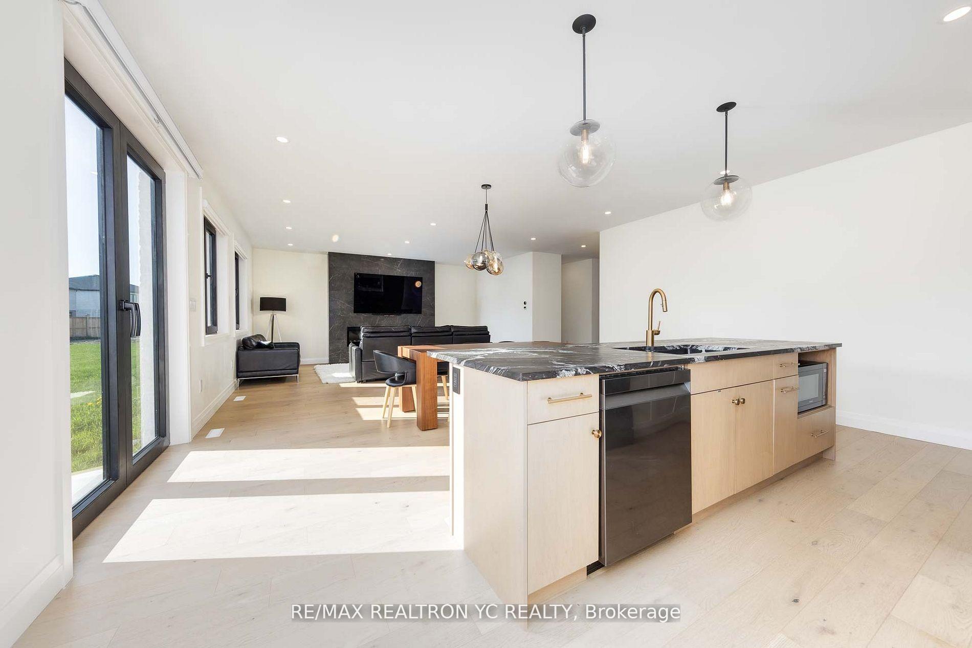 Photo 12 of 7250 Silver Creek Circle, London, South V — HOMEH