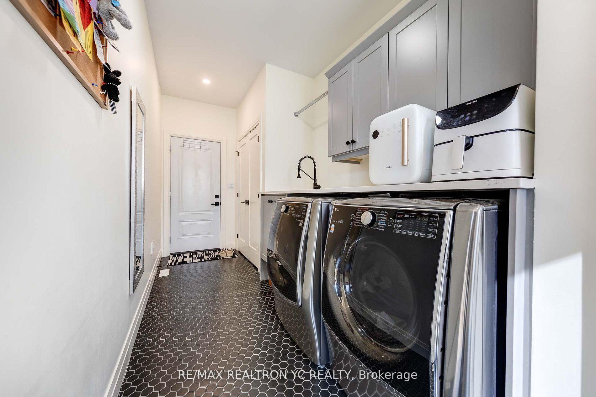 Photo 18 of 7250 Silver Creek Circle, London, South V — HOMEH