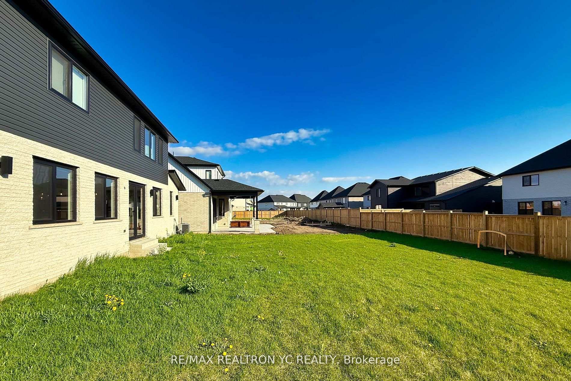 Photo 39 of 7250 Silver Creek Circle, London, South V — HOMEH