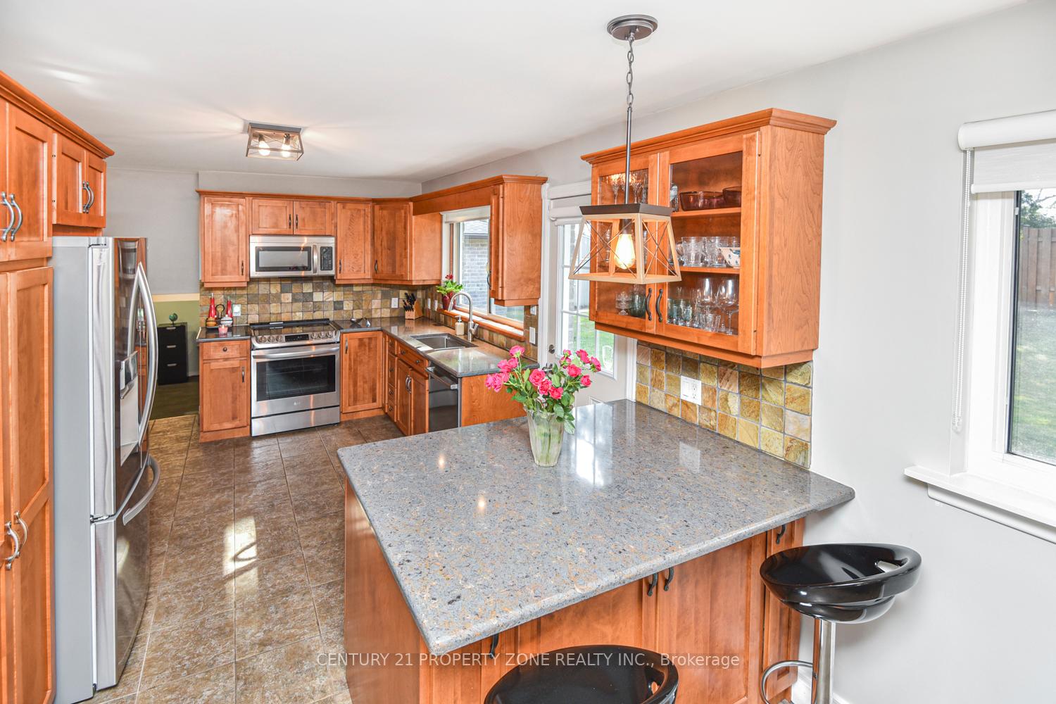 Photo 13 of 6 Johnston Avenue, Hamilton, Rural Dundas — HOMEH