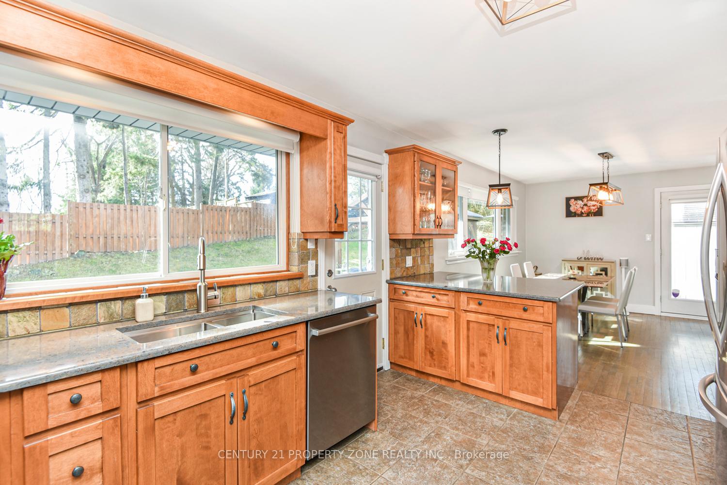 Photo 18 of 6 Johnston Avenue, Hamilton, Rural Dundas — HOMEH