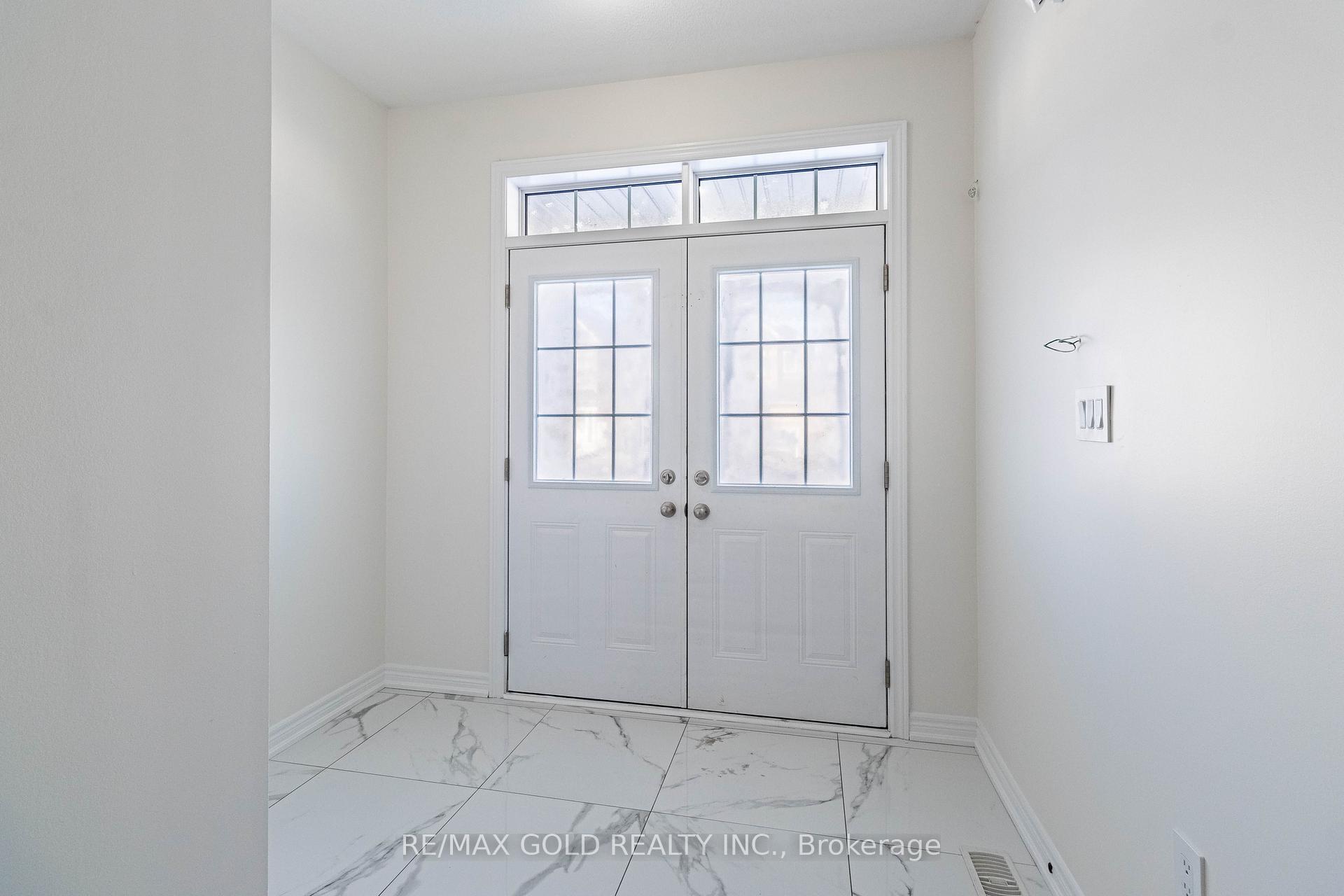 Photo 2 of 97 Benhurst Crescent, Brampton, Northwest Brampton — HOMEH