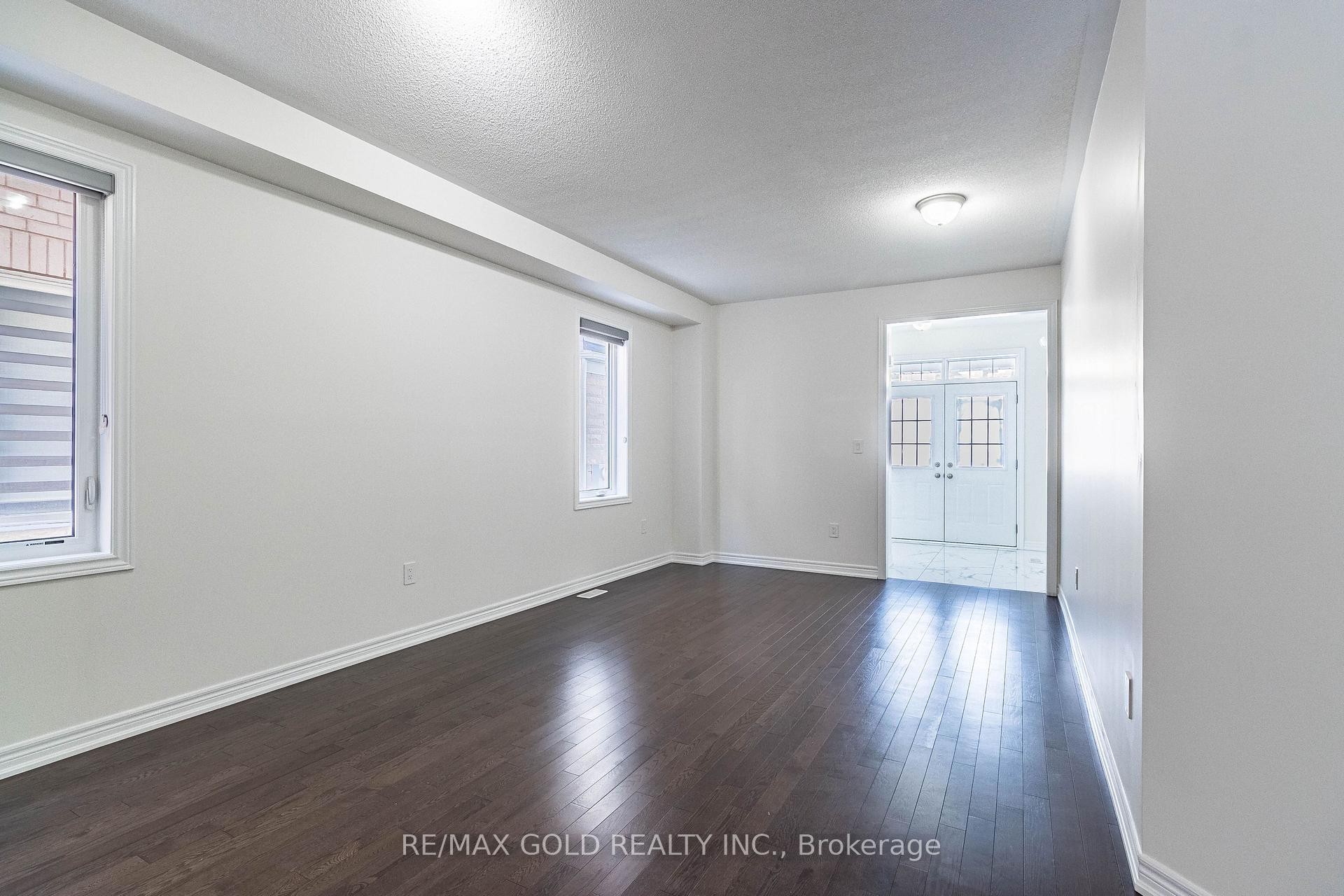 Photo 5 of 97 Benhurst Crescent, Brampton, Northwest Brampton — HOMEH